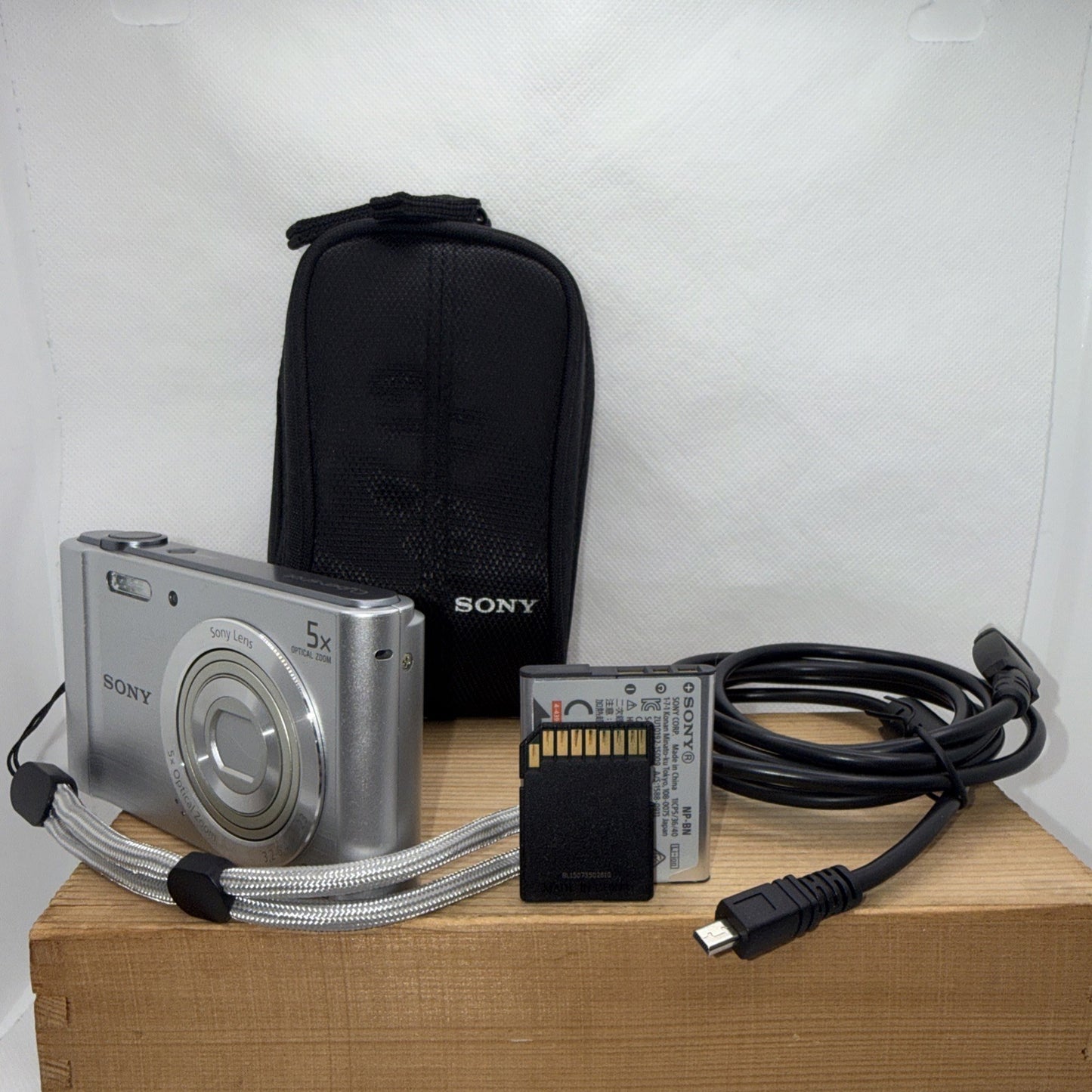 Sony Cybershot DSC-W800 20.1MP Digital Camera Tested + Charger Battery 16GB Case