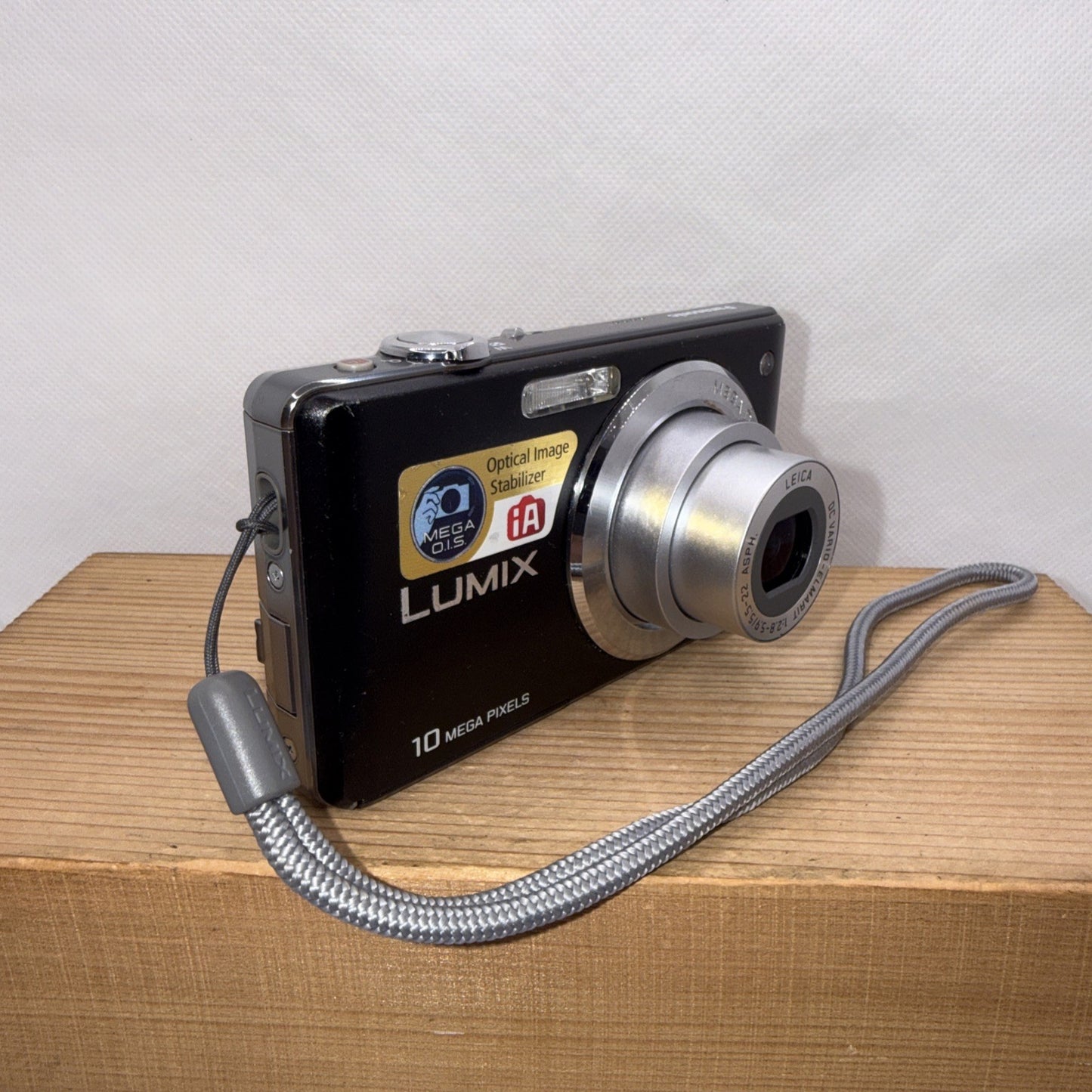 Panasonic Digital Camera Lumix DMC-FS62 10MP Tested + Charger Battery 4GB Case