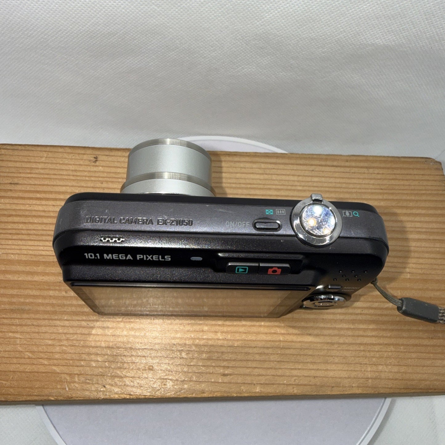 Casio Digital Camera Exilim EX-Z1050 10.1MP Tested + Charger Battery 2GB SD