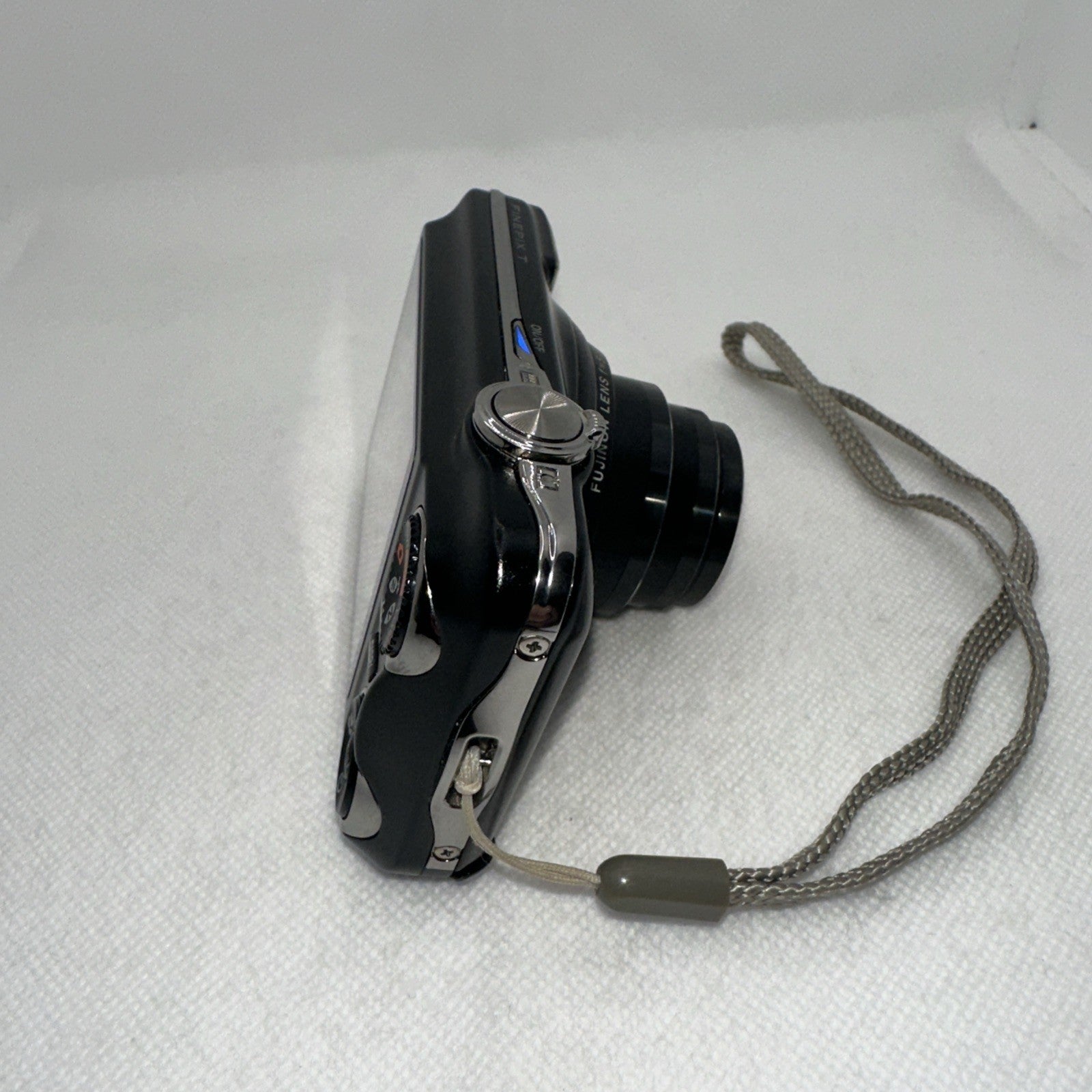 Fujifilm FinePix T200 14.0MP CCD Digital Camera Tested + Charger Battery 16GB SD6