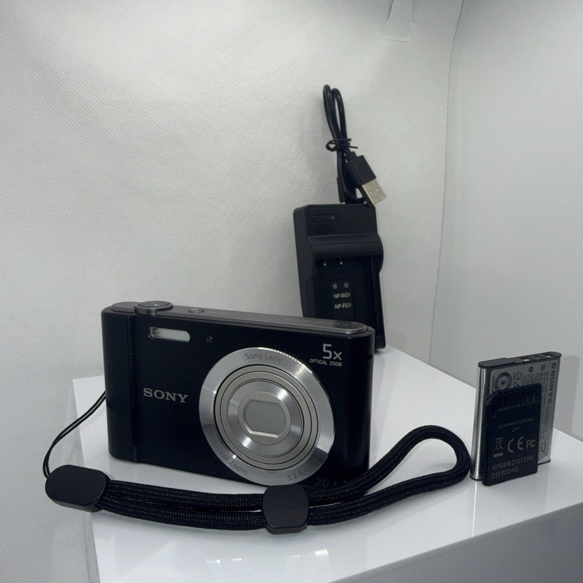 Sony Cybershot DSC-W800 20.1MP Digital Camera Tested + Charger Battery 4GB SD
