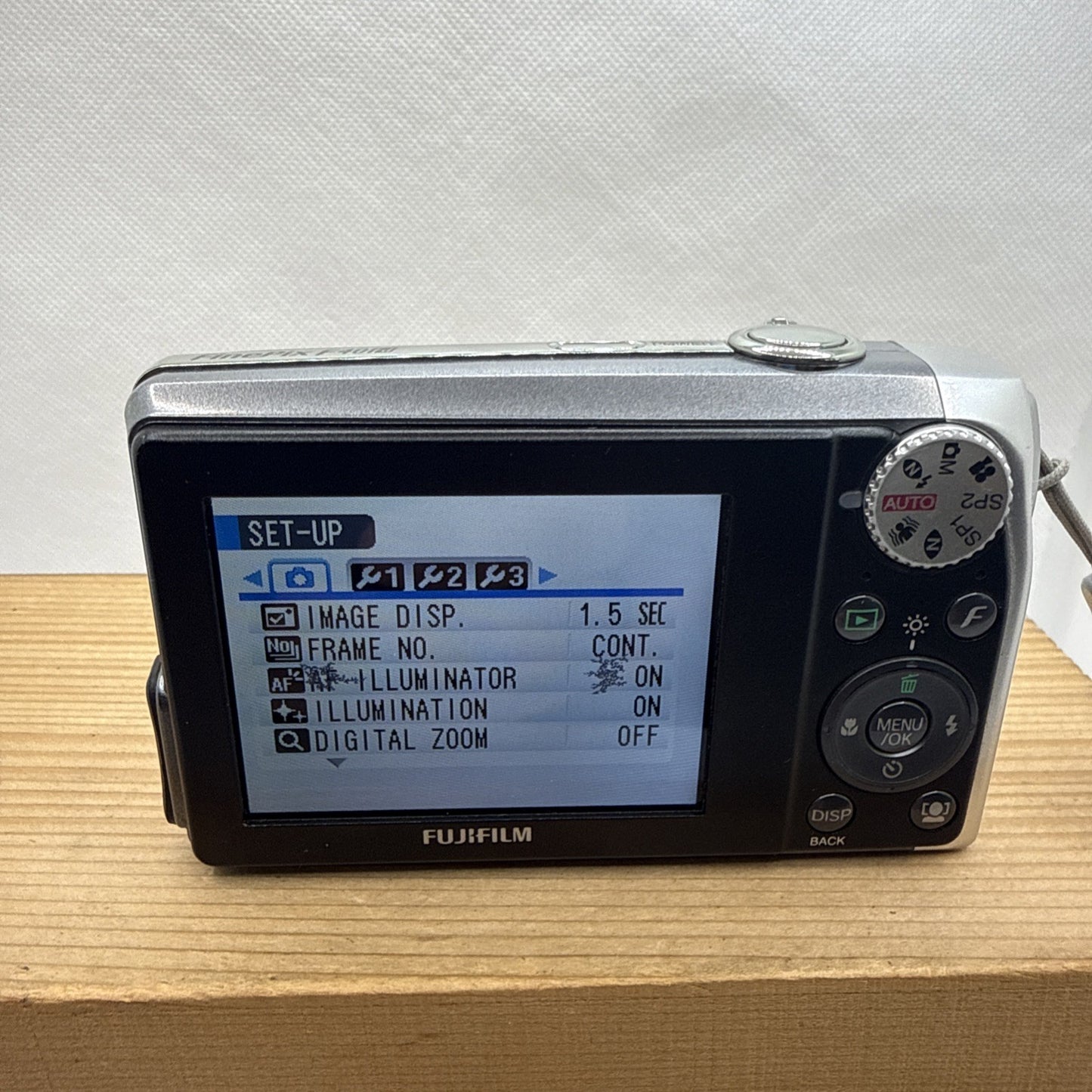 Fujifilm FinePix F40fd 8.3MP Digital Camera Tested *Minor screen issue + Bundle