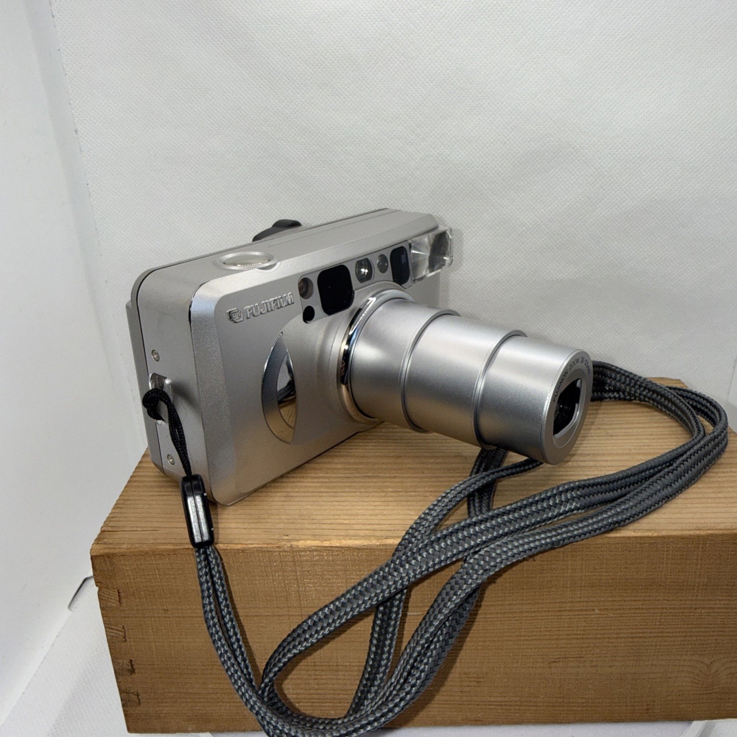 Fujifilm Zoom Date 125S 35mm Film Point and Shoot Camera Silver Tested