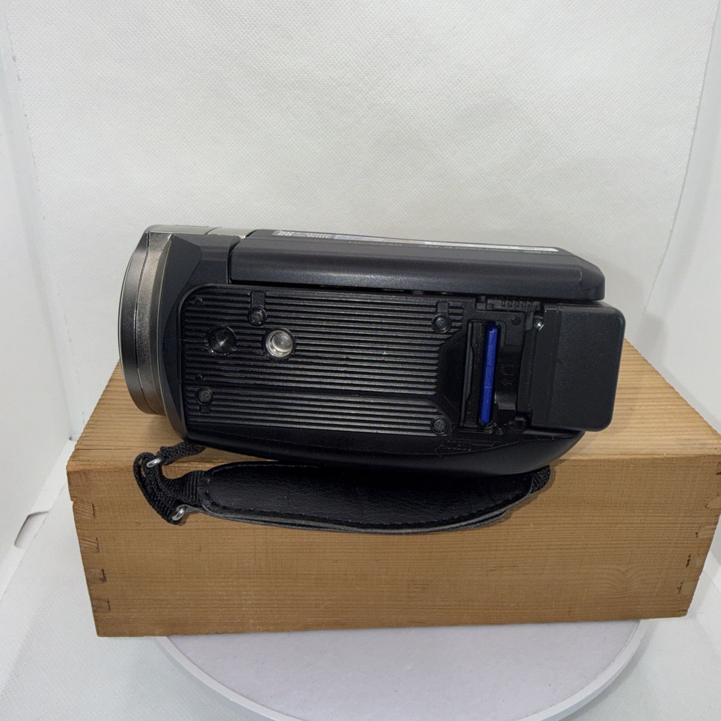 Panasonic HC-V720 Digital Video Camera Tested 46x i.Zoom Hybrid O.I.S + Bundle