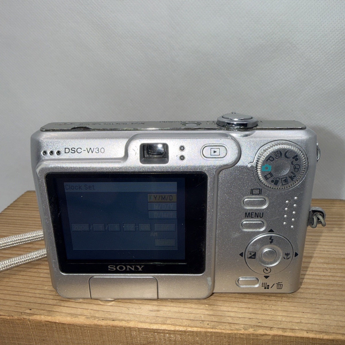 Sony Cyber-shot DSC-W30 6MP Digital Camera Tested + Charger Memory Card & Case