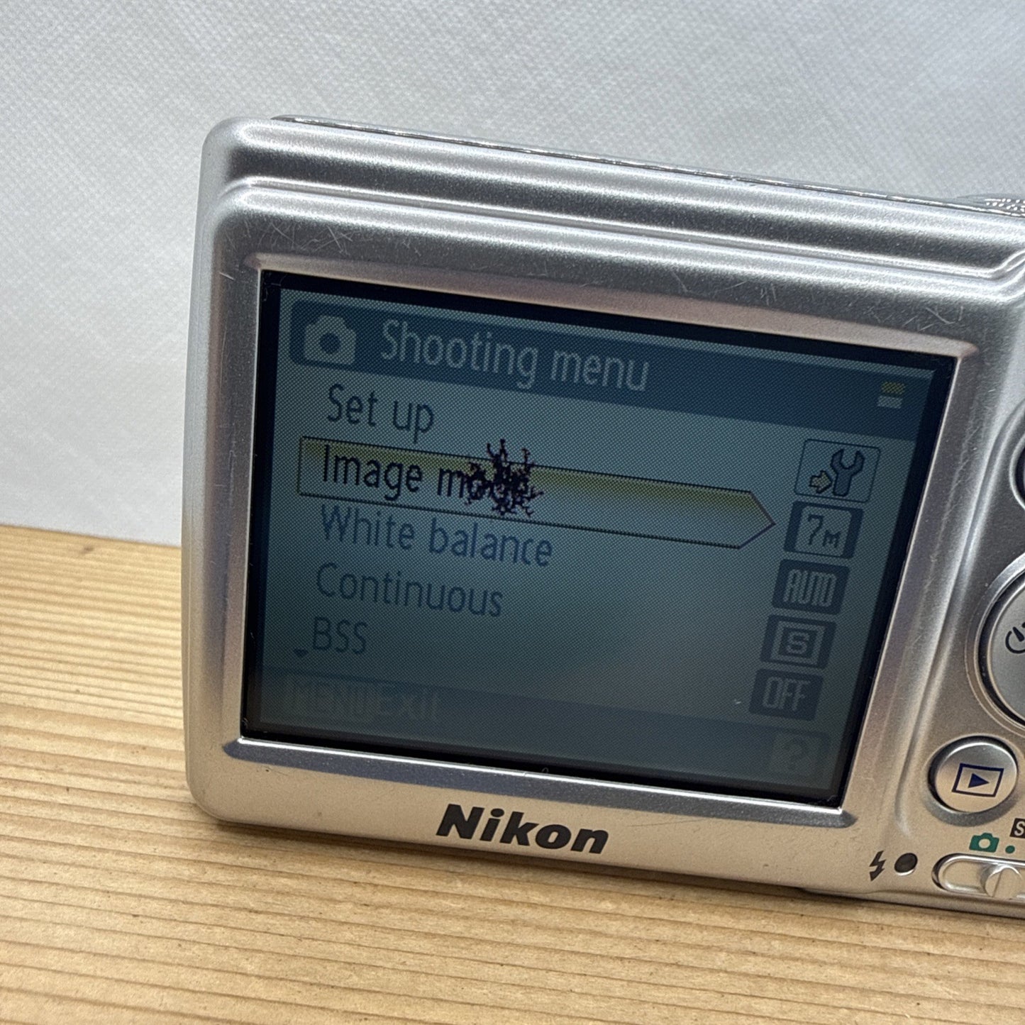 Nikon Digital Camera Coolpix L12 7.1MP Tested *Minor Screen Damage* + 4GB SD