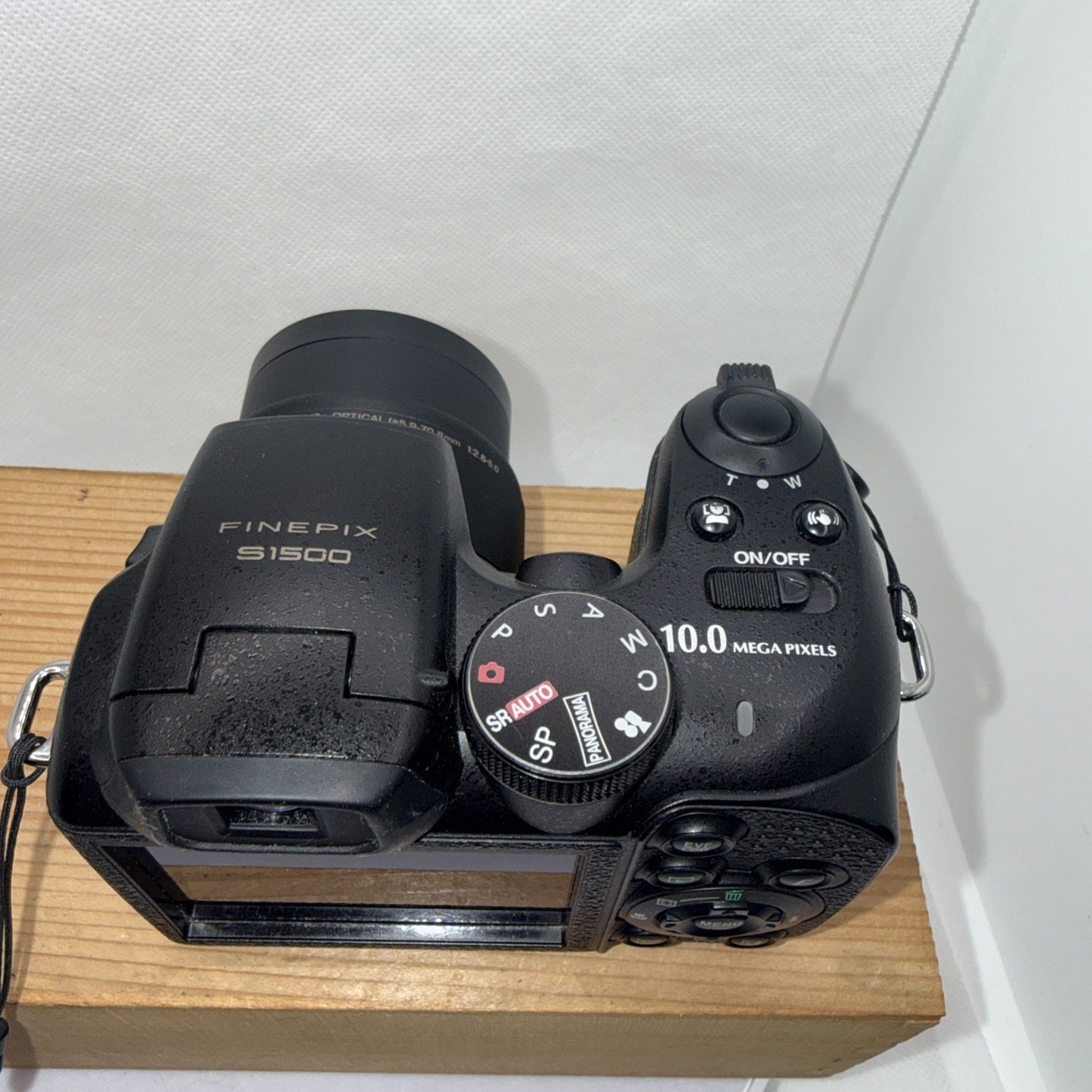 Fujifilm FinePix S1500 10MP Digital Bridge Camera Tested Working + 4GB SD Card