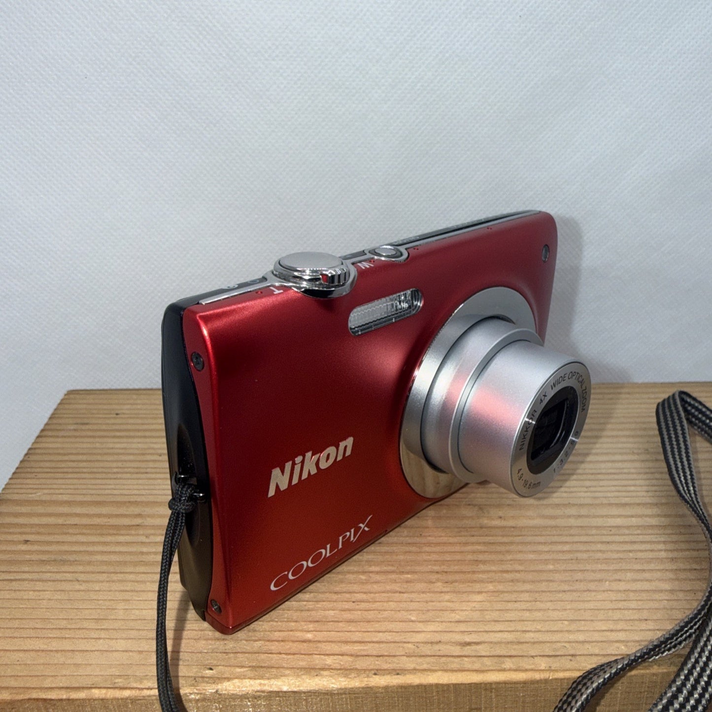 Nikon Coolpix S2550 Digital Camera 12MP Tested + Charger Battery 4GB SD Card