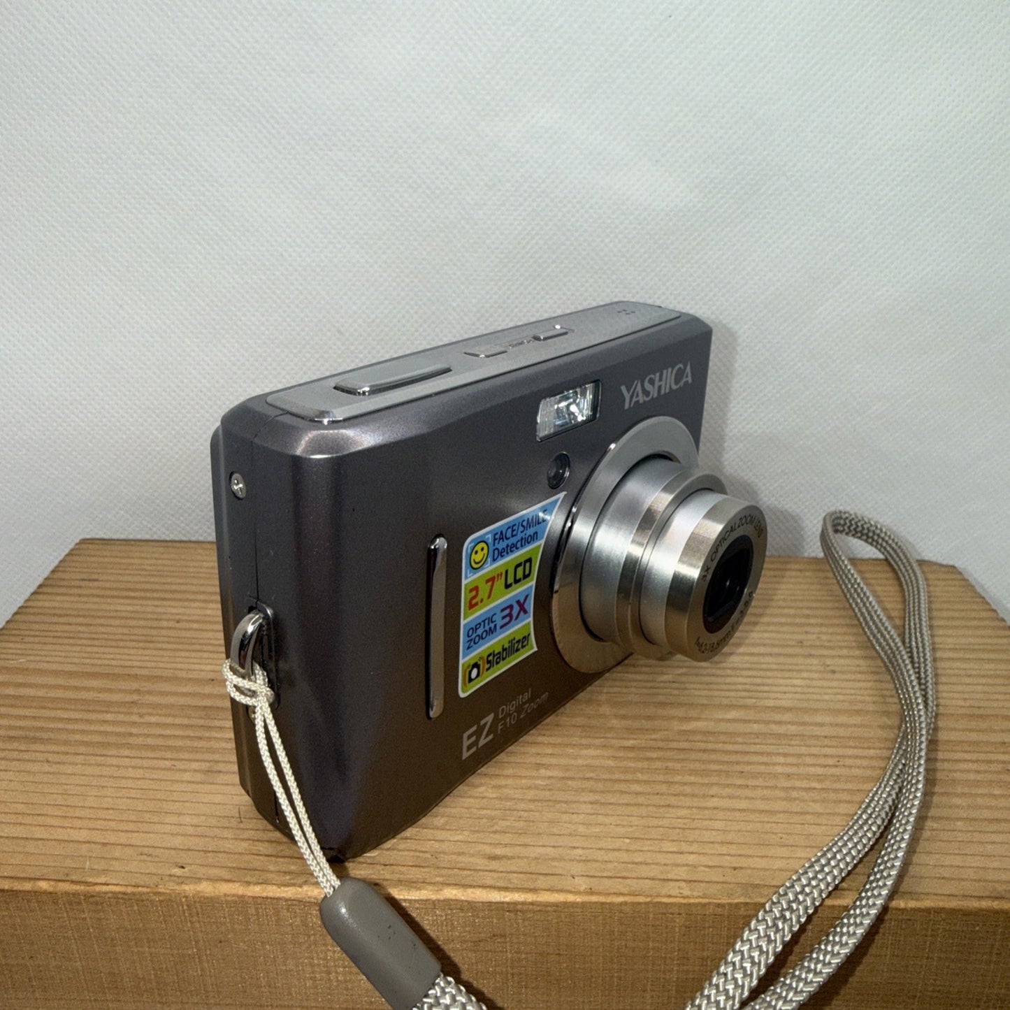 Yashica EZ F10 10.1MP Digital Camera Tested Plus 4GB SD Case And 2 x Free Gifts