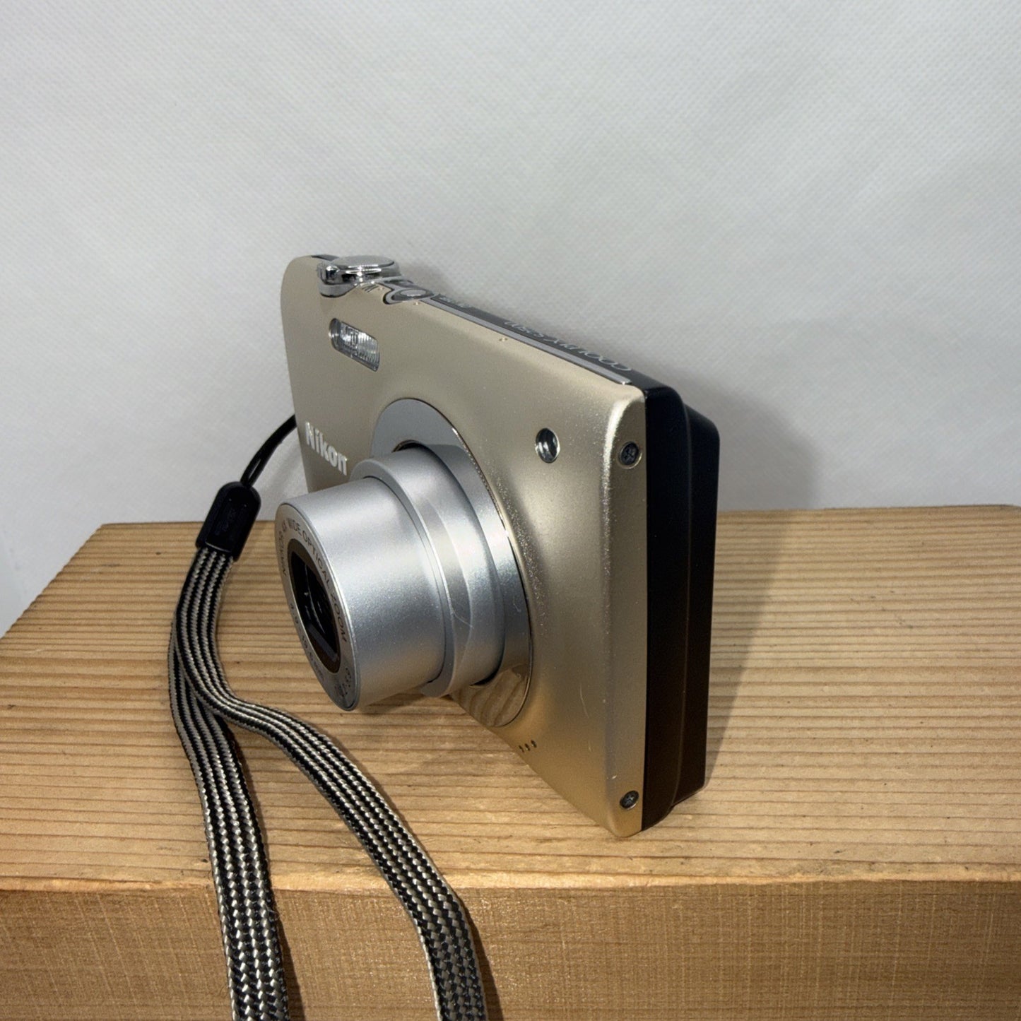 Nikon Coolpix S2500 12MP Gold Digital Camera Tested + Charger Battery 4GB SD