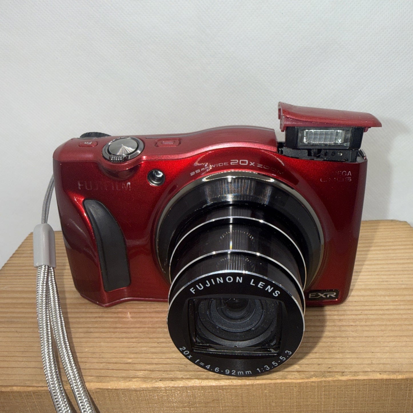 Fujifilm FinePix F770EXR Digital Camera Blue 20x Zoom CMOS Digicam + Charger