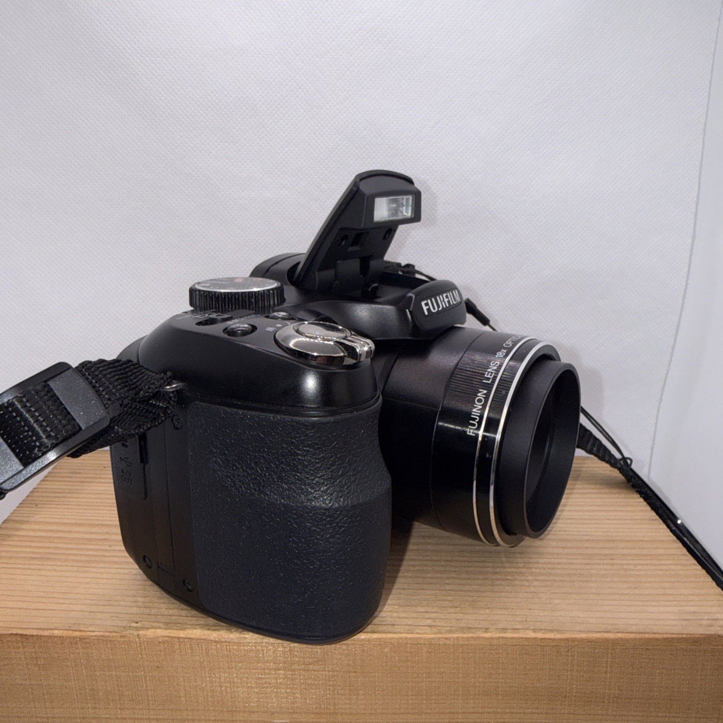 Fujifilm FinePix S Series S2980 Digital Camera 14MP Tested Working + 4GB SD