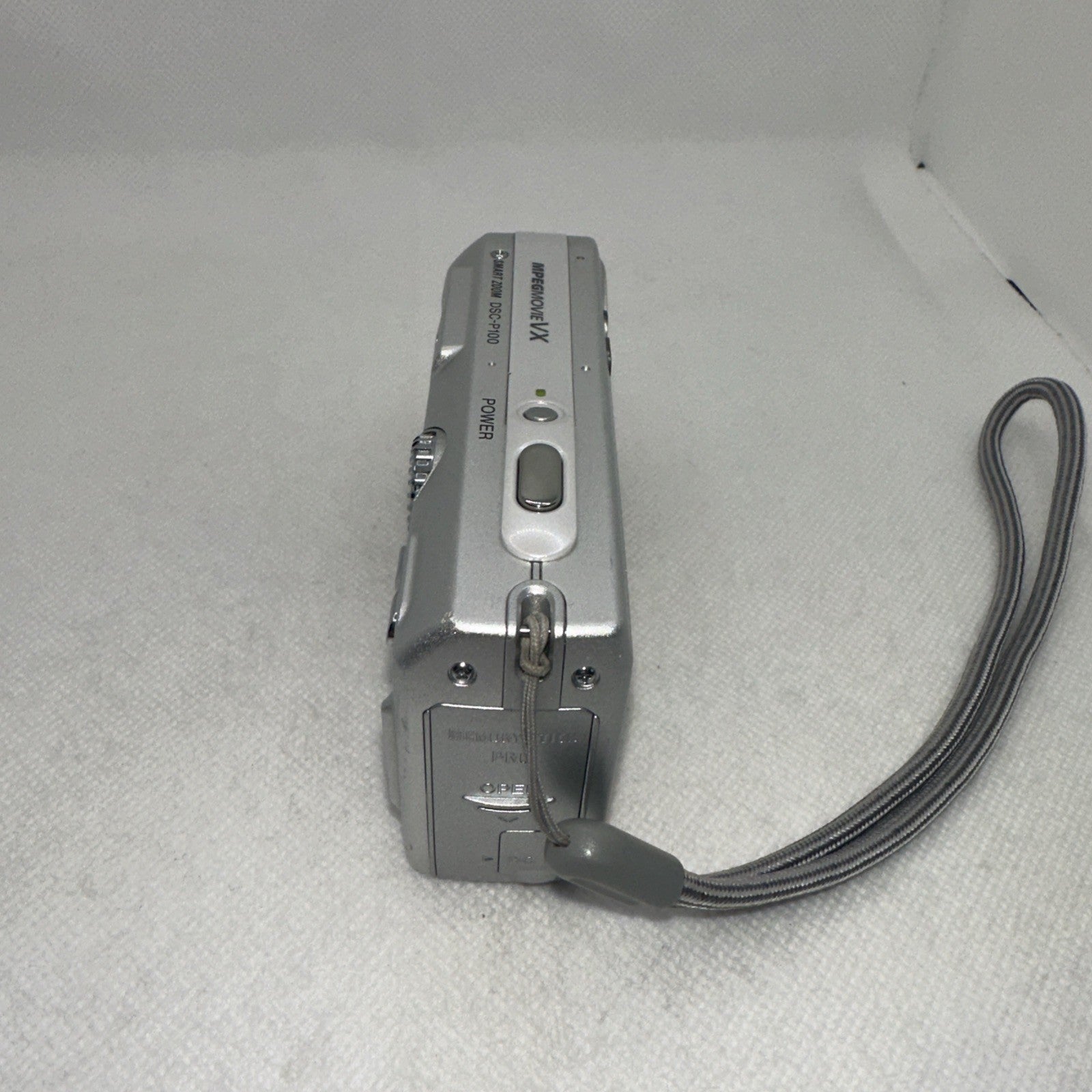 Sony Cybershot DSC-P100 5MP Digital Camera Tested + Charger Battery Memory Case7