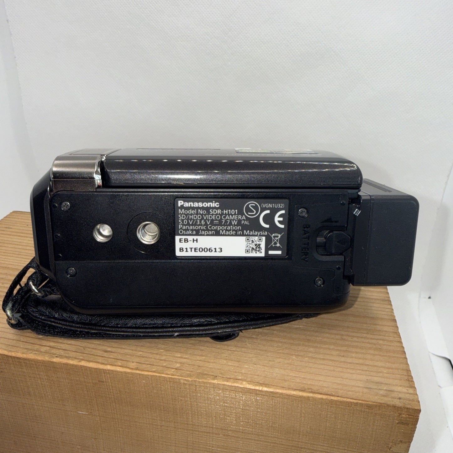 Panasonic SDR-H101 Camcorder 80GB HDD 78x Zoom Video Camera + Charger - Bundle