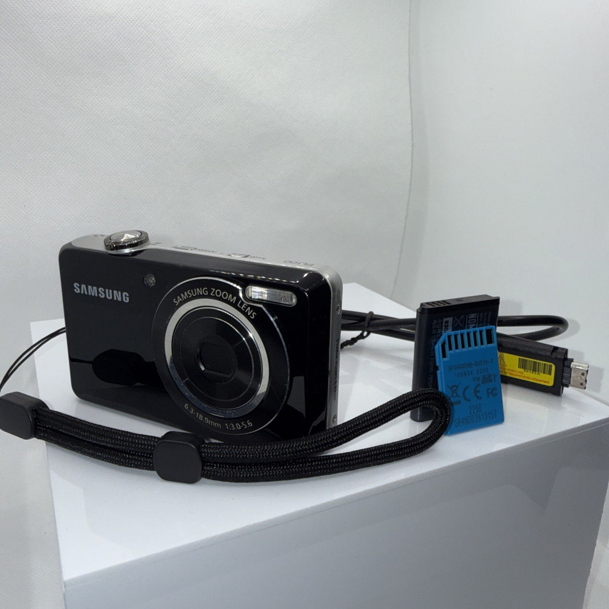 Samsung PL100 12.2MP Selfie Screen Digital Camera Tested + Charger Battery 4GB