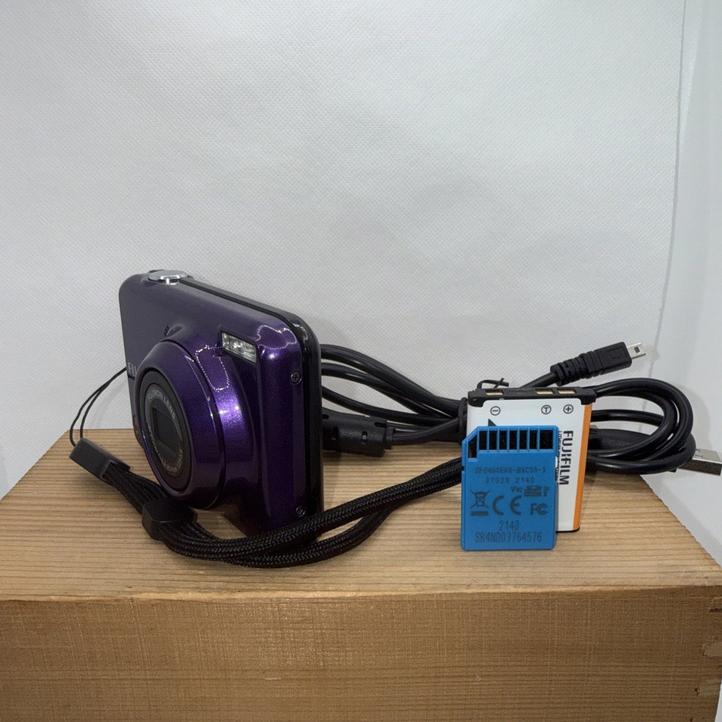 Fujifilm Digital Camera FinePix L55 12.0MP Purple Tested  + Charger Battery 4GB