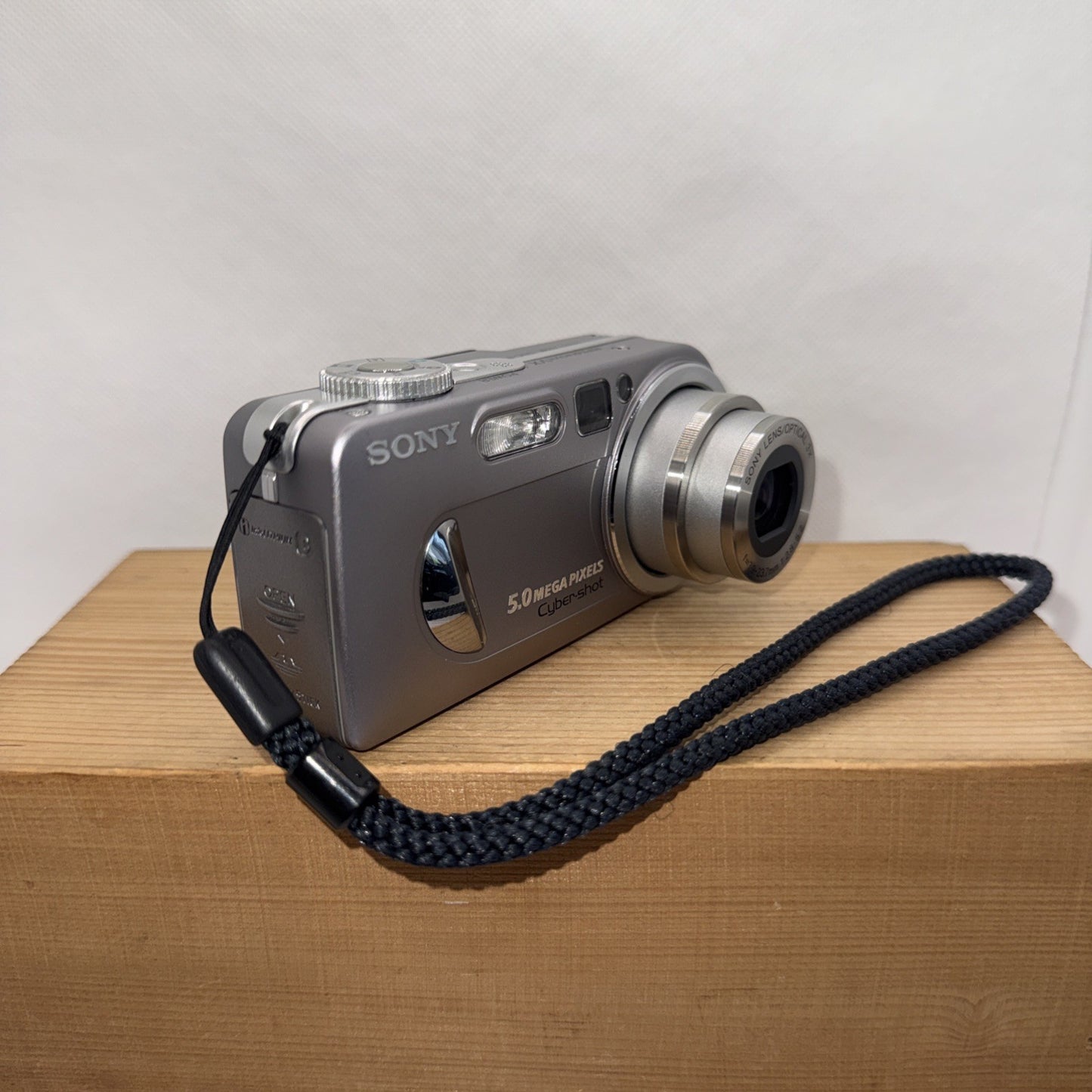 Sony Cyber-shot DSC-P10 5.0MP Digital Camera Tested + Charger Battery Memory Y2K