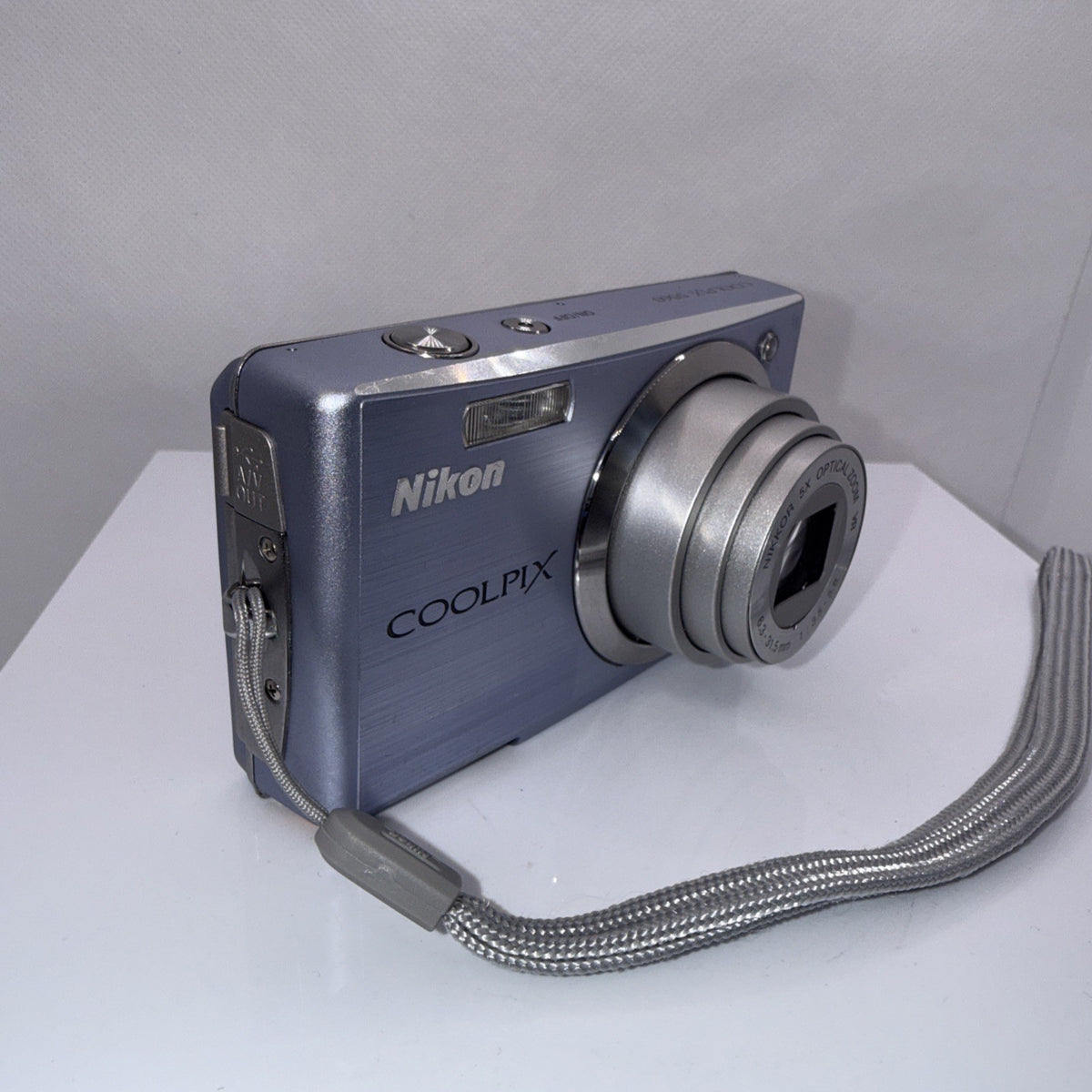 Nikon Coolpix S560 10MP Digital Camera Working *Battery Cover Missing* Bundle