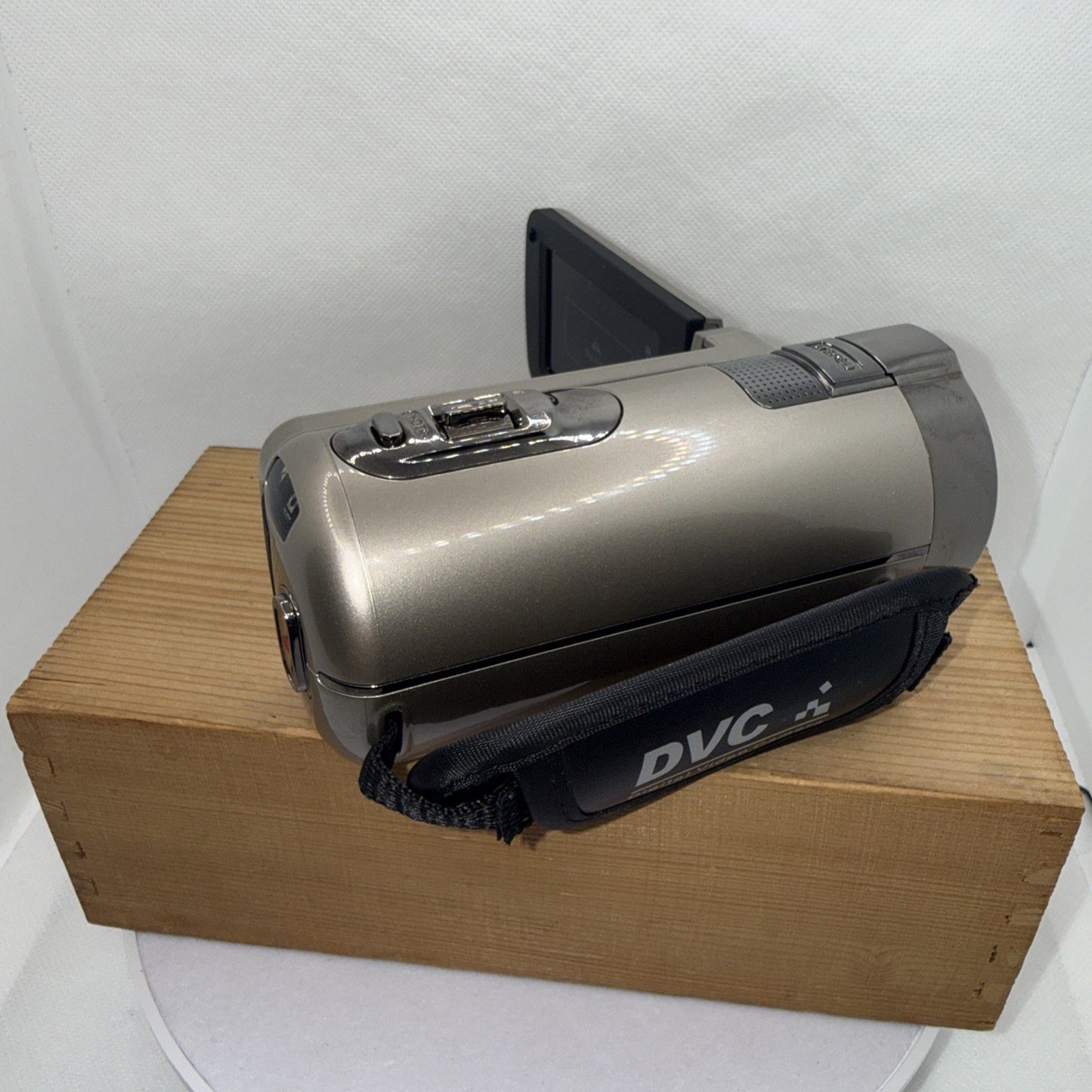 1080P HD Video Camera 24MP Tested Working Plus Charger Battery 4GB SD Card