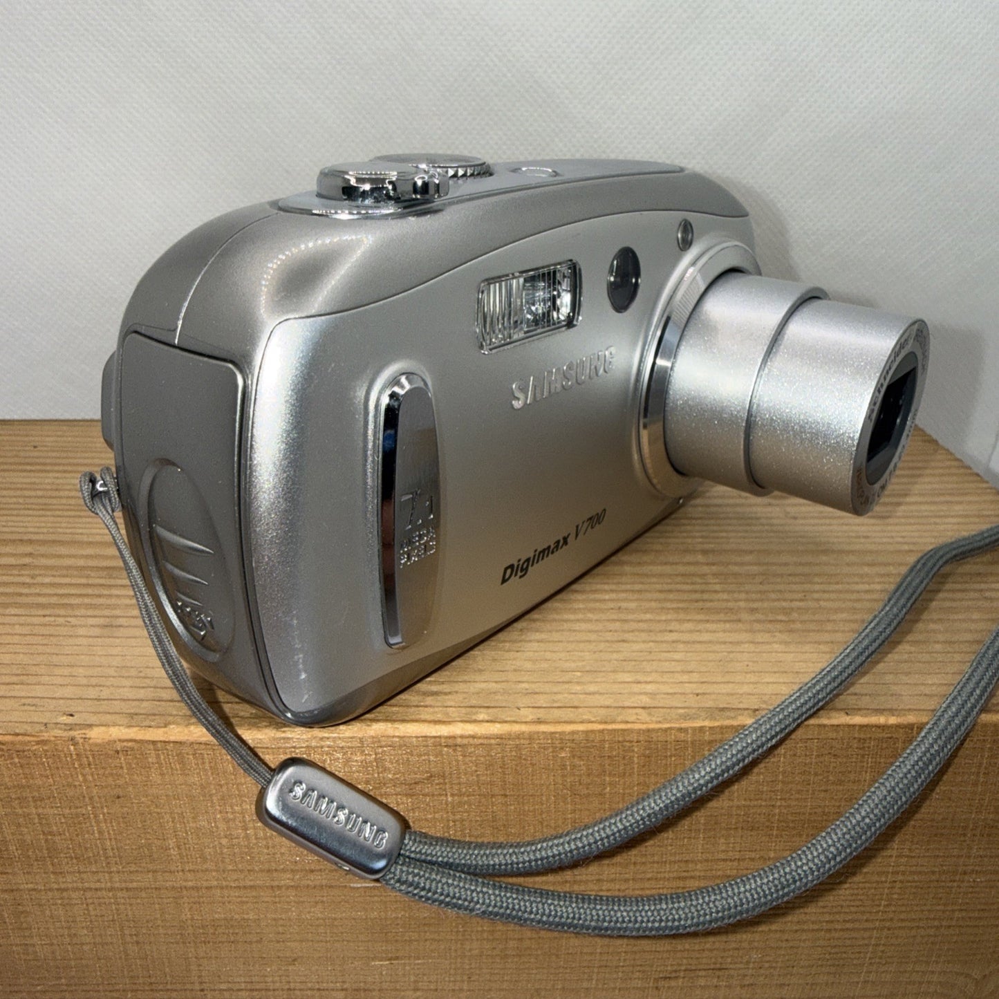 Samsung Digimax V700 Digital Camera 7.1MP Tested + Charger Battery 2GB SD Card