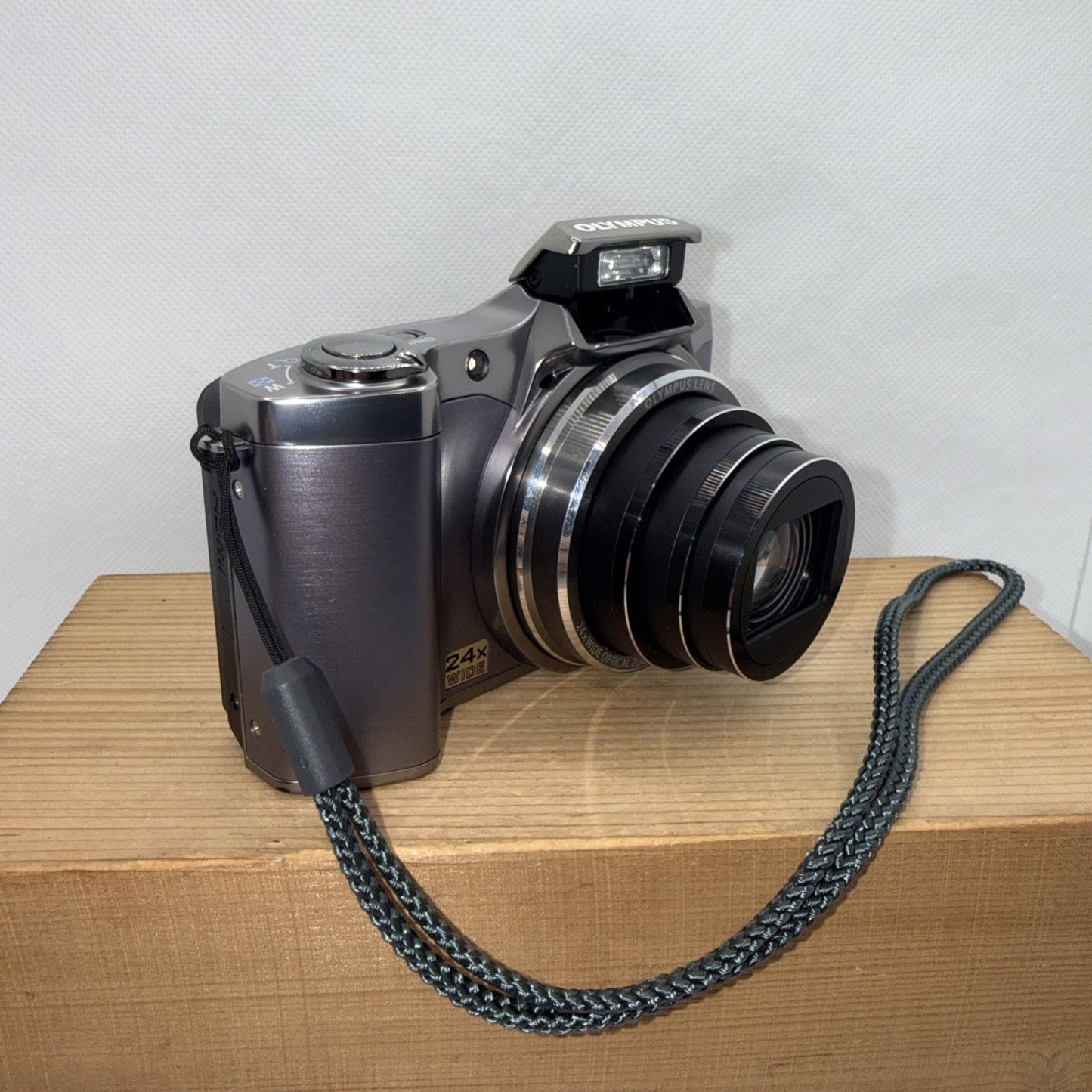 Olympus Stylus SZ-11 14.0MP Digital Camera Tested Plus Charger Battery 4GB SD