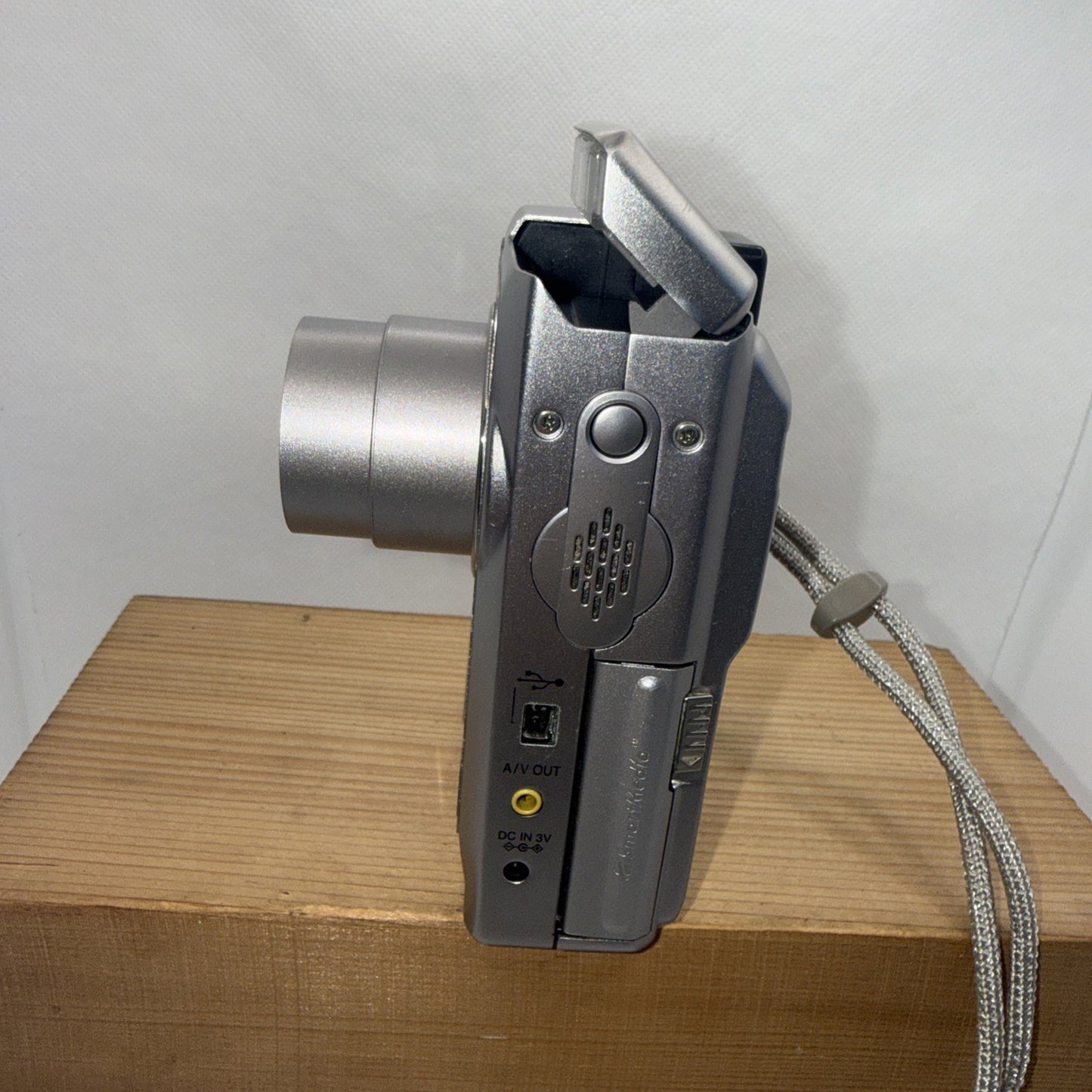 Fujifilm FinePix 4700 Zoom Digital Camera 2.4MP Tested + Accessories Retro