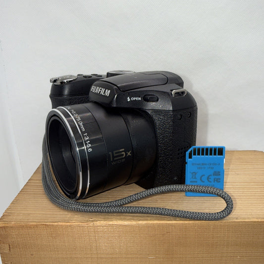 Fujifilm FinePix S1600 12.2MP 3" LCD Digital Bridge Camera Tested + 4GB SD Card