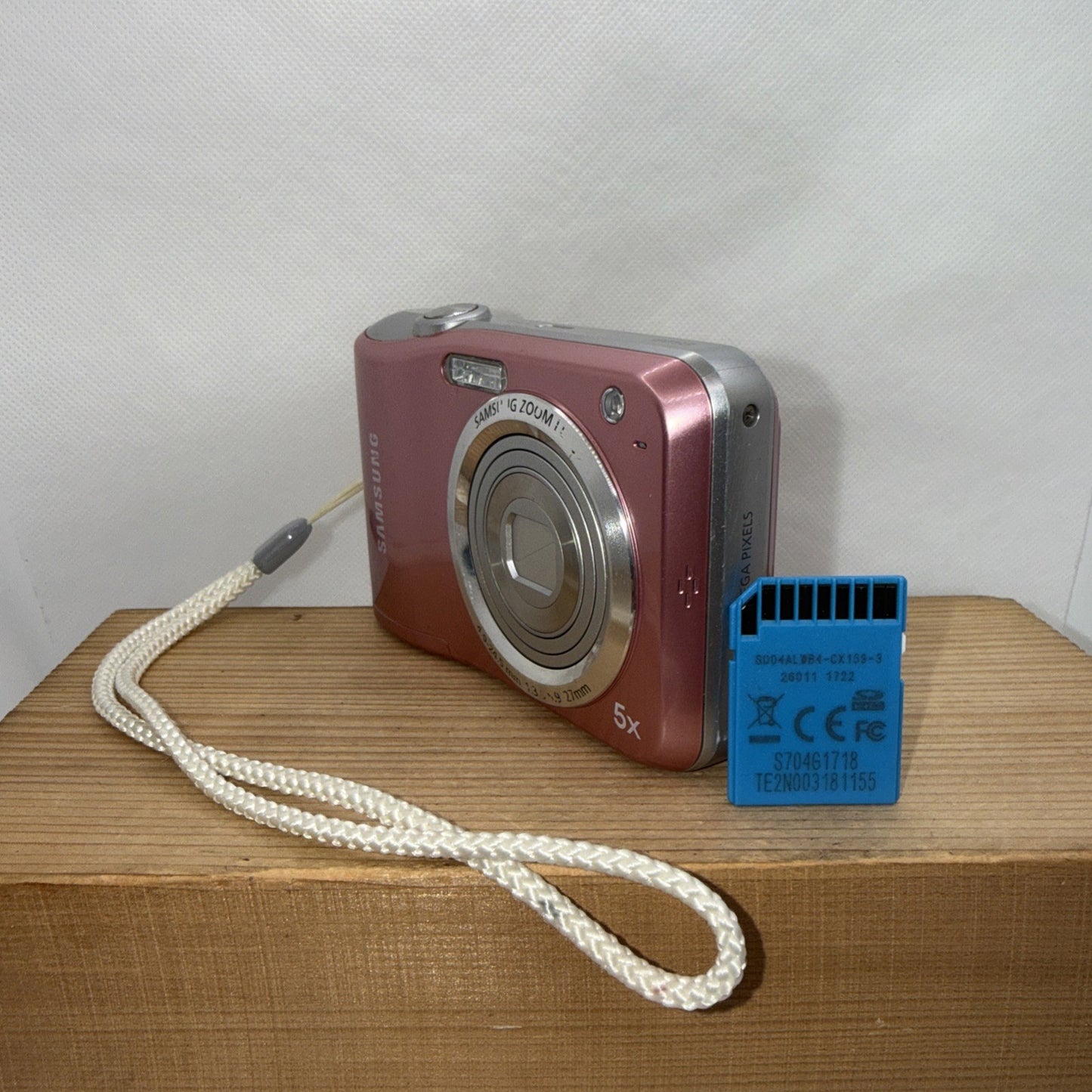 Samsung ES28 12.2MP Digital Camera Pink Tested Working Plus 4GB SD Card