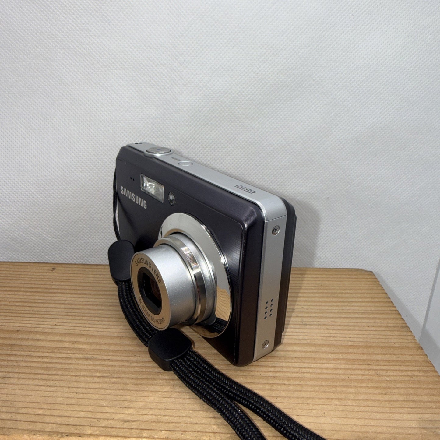 Samsung ES55 10.2MP Digital Camera Working + Charger Battery 4GB SD Card