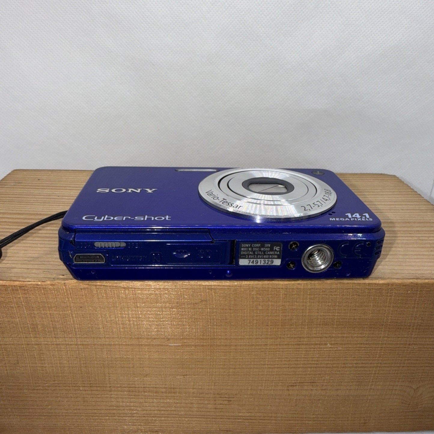Sony Cybershot DSC-W560 14.1MP Digital Camera Tested + Charger Battery 8GB SD