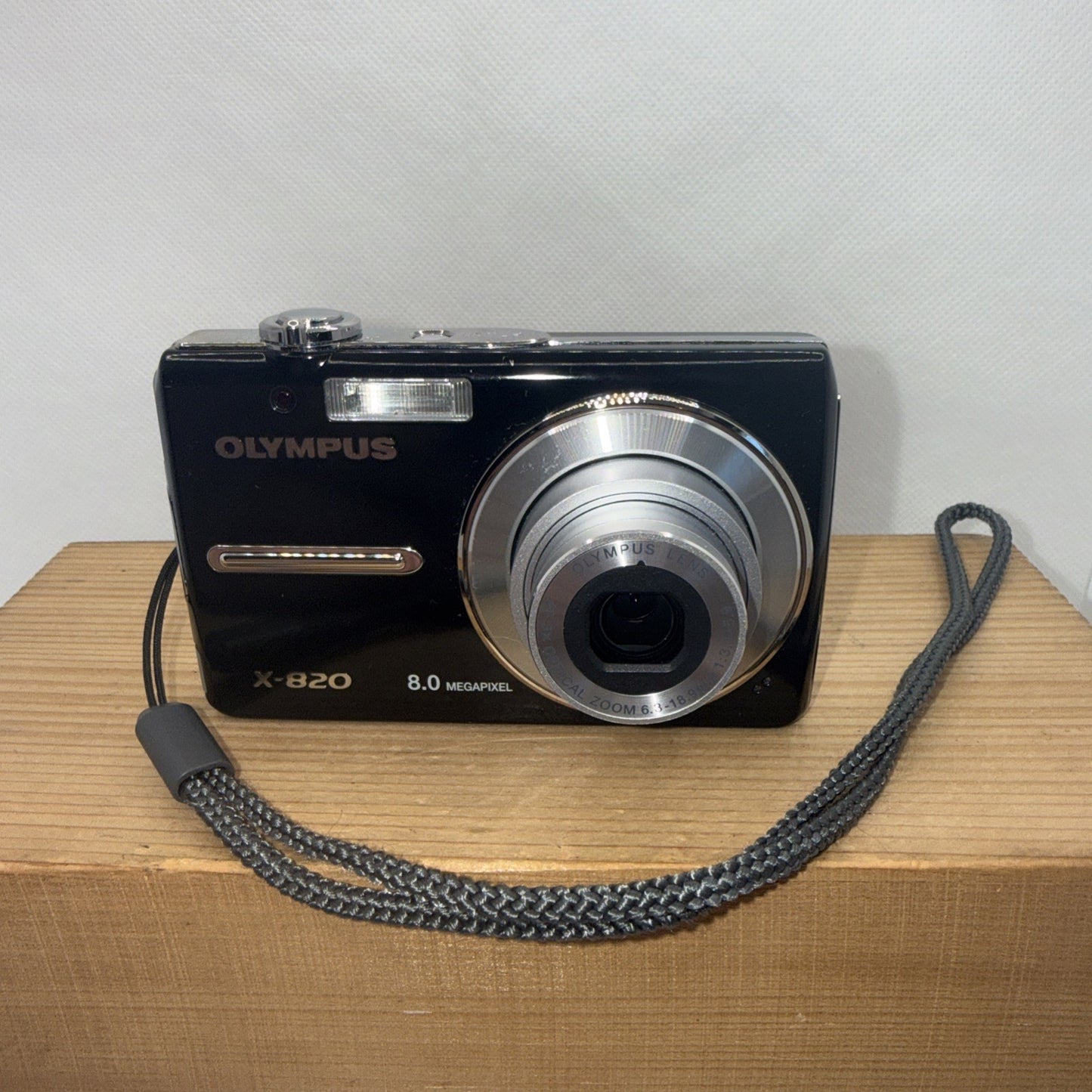 Olympus X-820 Compact 8MP Digital Camera Tested + Charger Battery 1GB XD Card