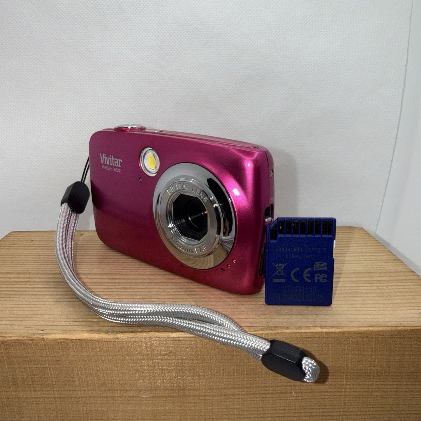 Vivitar Vivicam X022 10.1MP Compact Digital Camera Pink Tested + 4GB SD Card