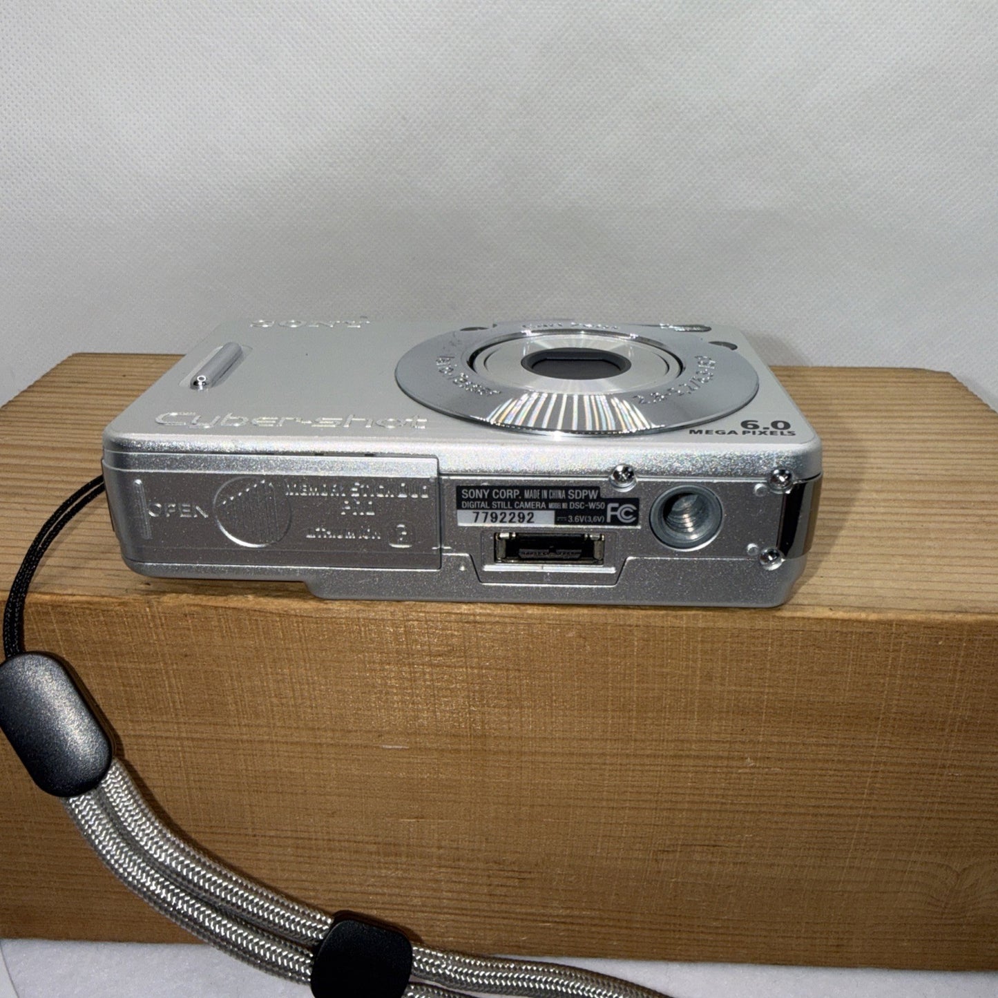 Sony Cyber-shot DSC-W50 6MP Digital Camera Tested + Charger Battery Memory