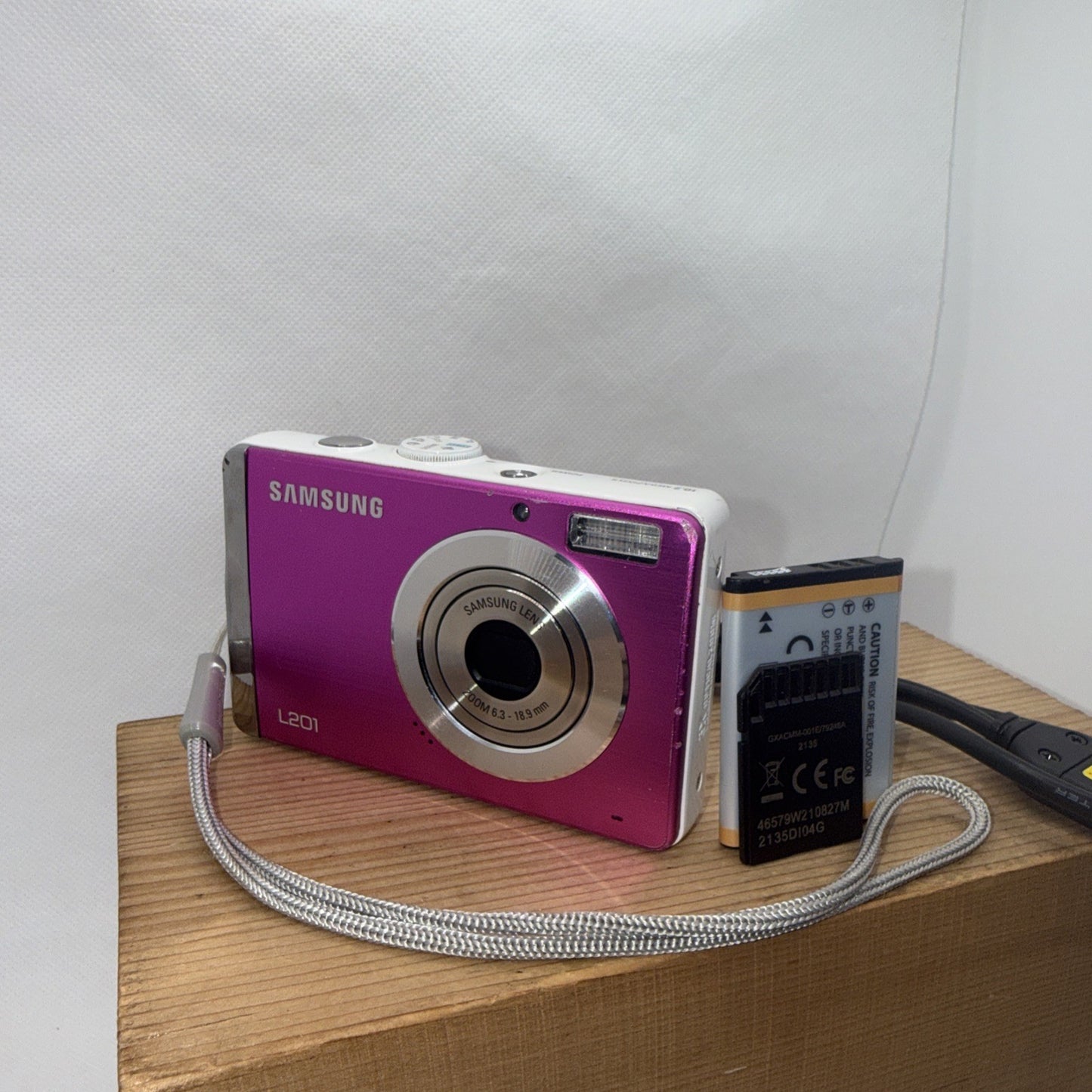 Samsung L201 10.2MP Pink Digital Camera Tested Working + Charger Battery 4GB SD