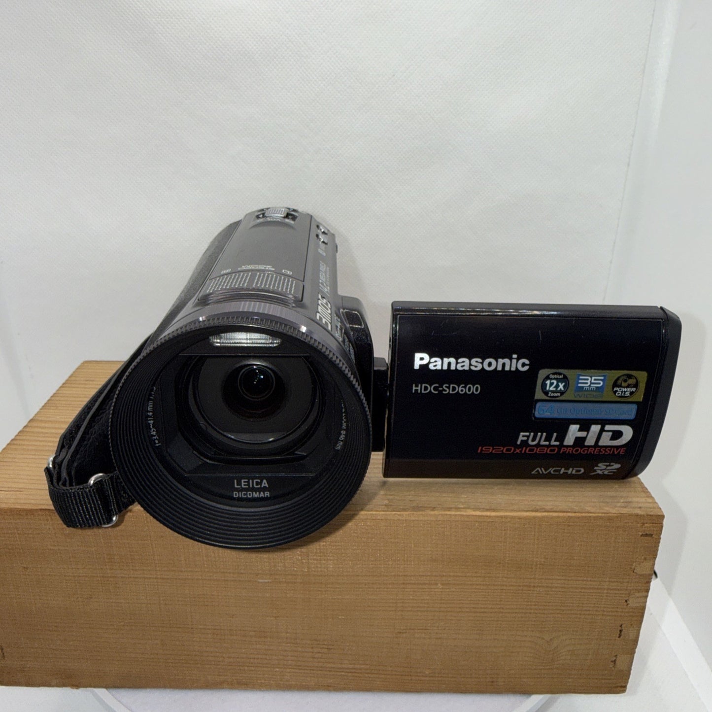 Panasonic HDC-SD200 12x Optical Zoom Full HD Camcorder + Charger Battery SD Case