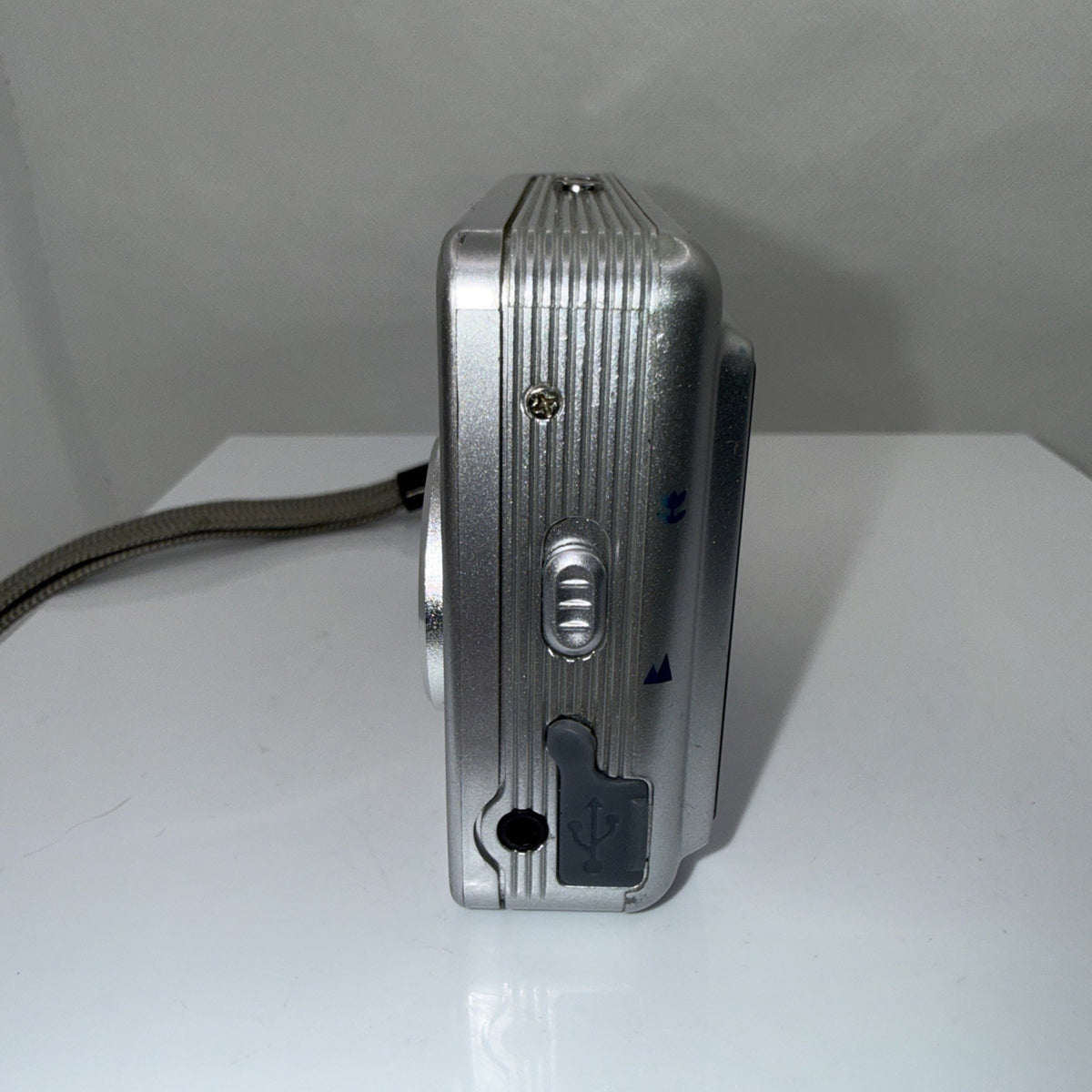 PRAKTICA DC Slim 52 5.lMP Digital Camera Tested + Batteries Charger Case 1GB SD