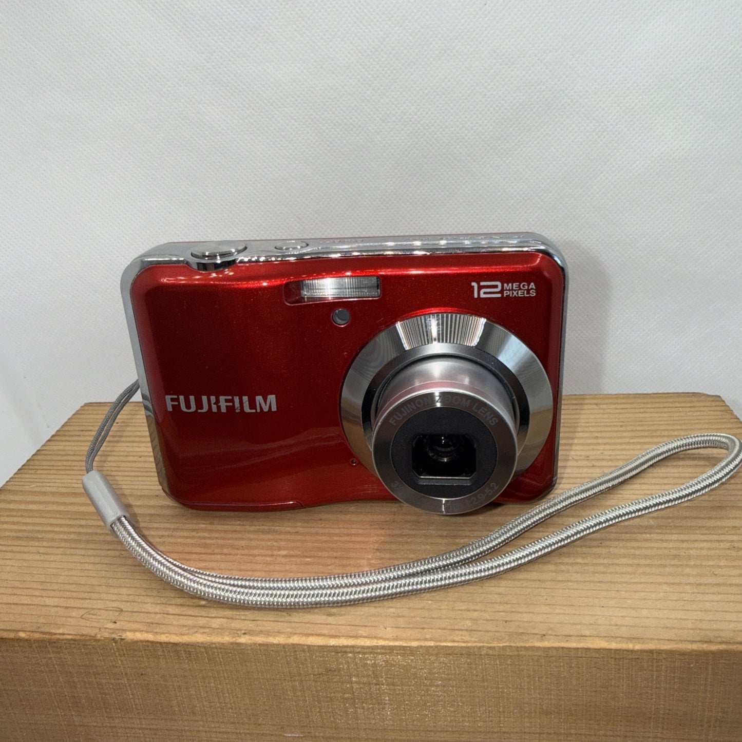 Fujiflm FinePix AV120 12MP Digital Camera Red Tested Boxed Plus 4GB SD Card