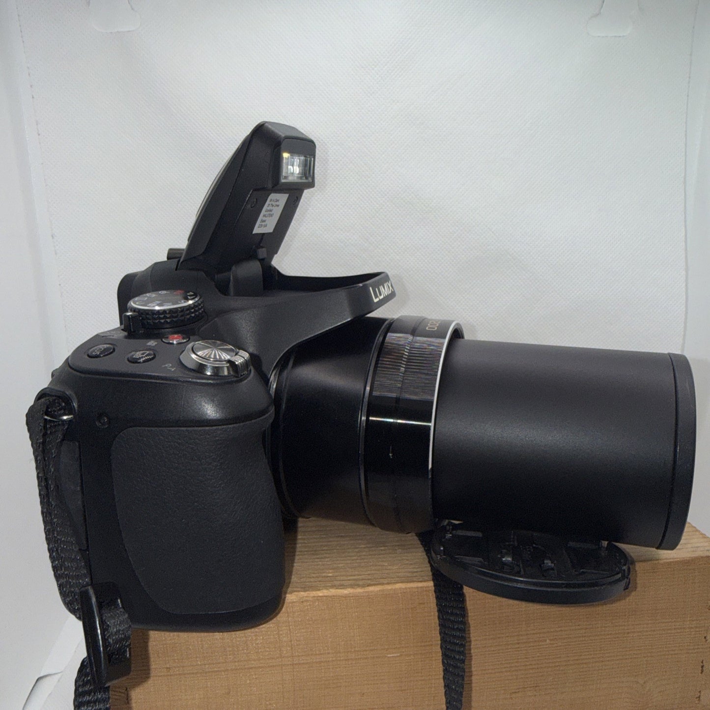 Panasonic Lumix DMC-FZ72 16.1MP Digital Bridge Camera *Minor Lens Issue - Tested