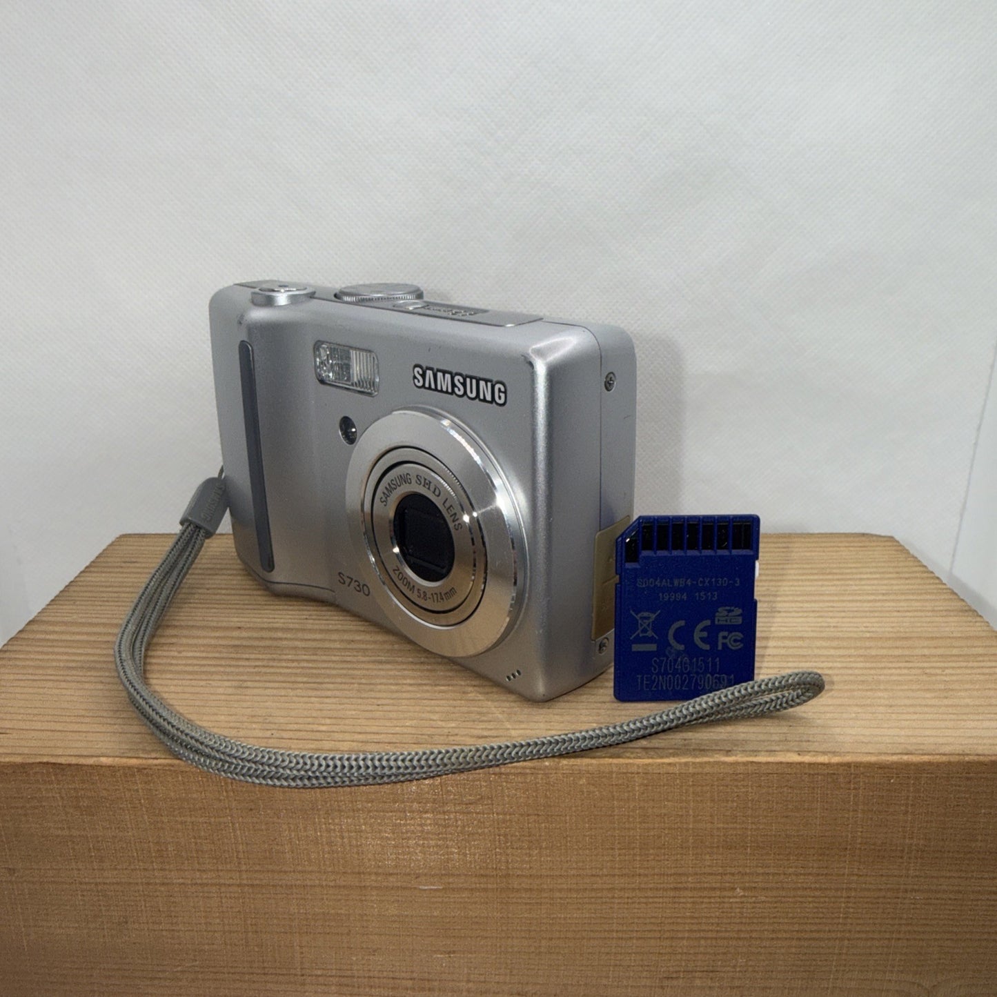 Samsung S730 7.2MP Digital Camera Tested Working Plus 4GB SD Memory Card