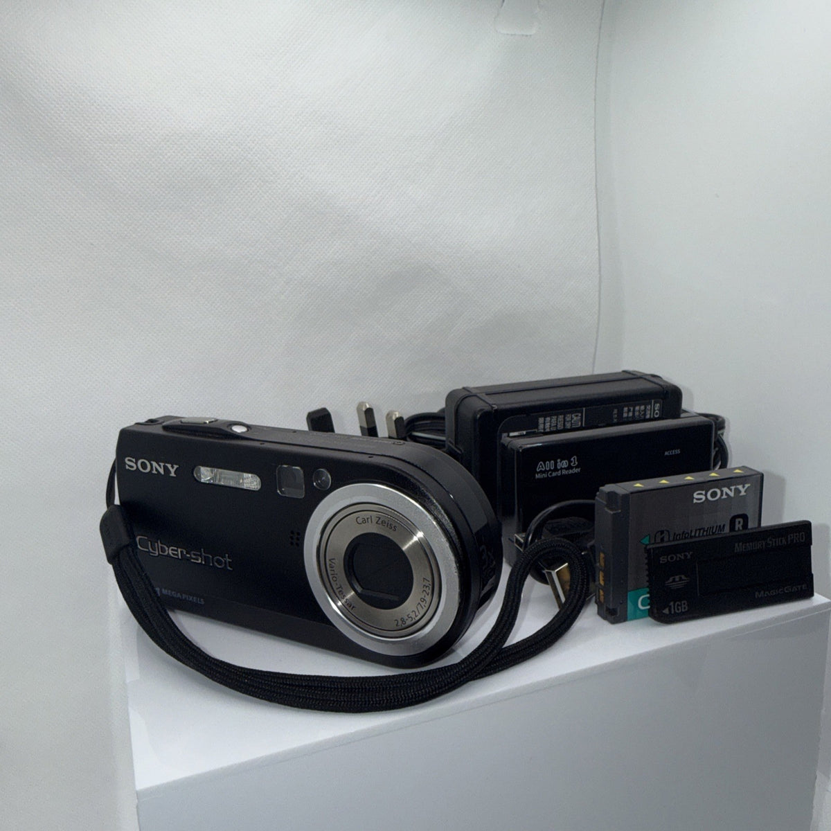 Digital Camera Sony Cyber-Shot DSC P120 5.1MP Tested + Charger Battery Memory