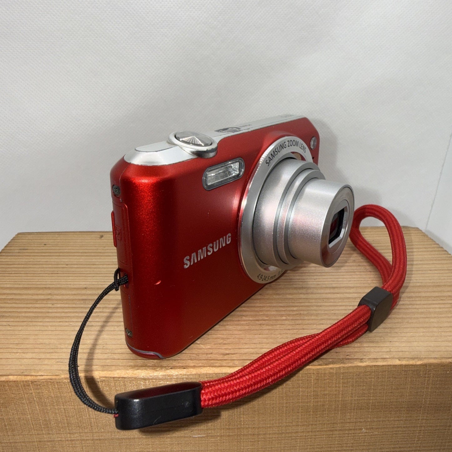 Samsung ES70 12.2MP Digital Camera Red Tested Working  + Charger Battery 4GB SD