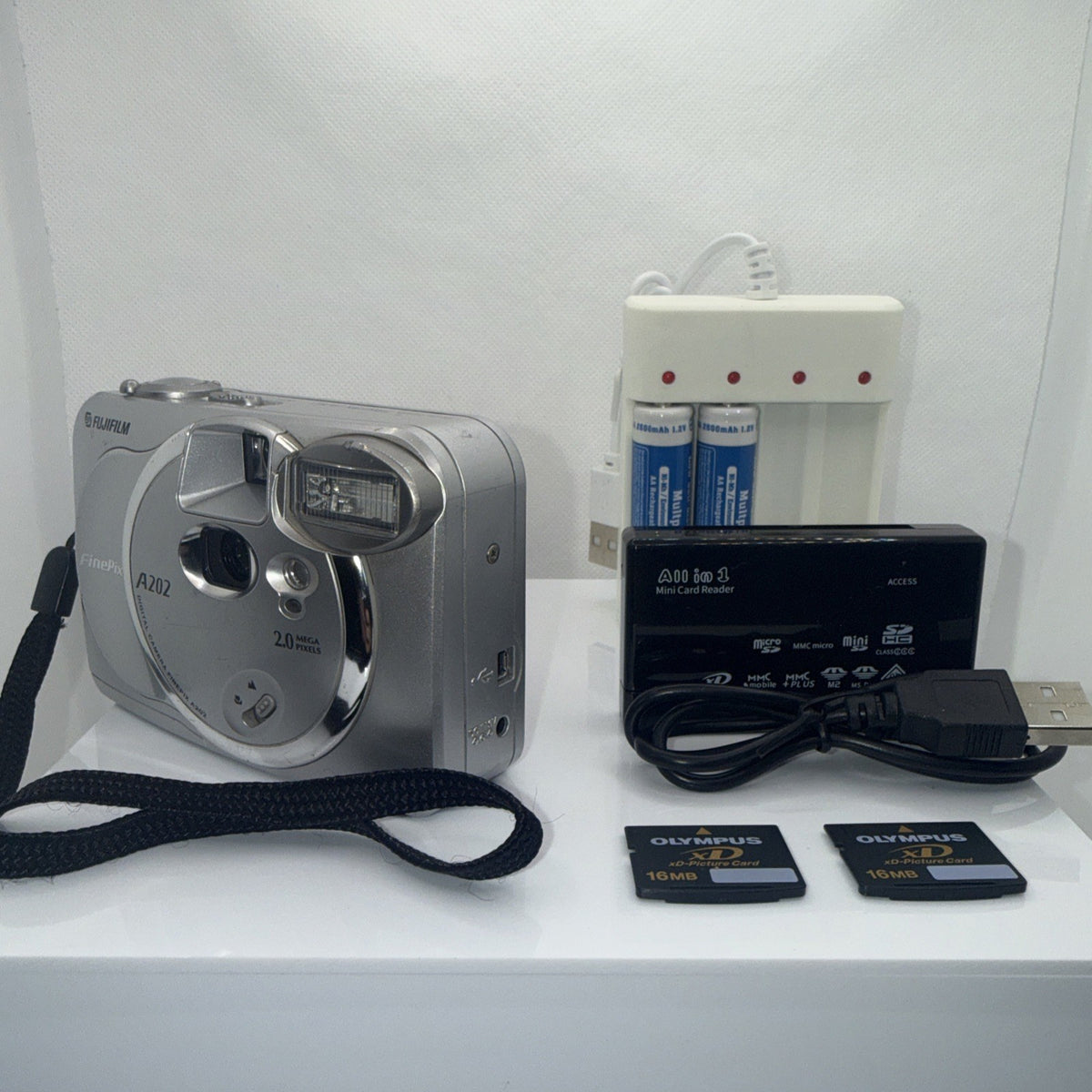 Digital Camera Fujifilm FinePix A202 2MP Tested Working Full Kit Ready To Use!
