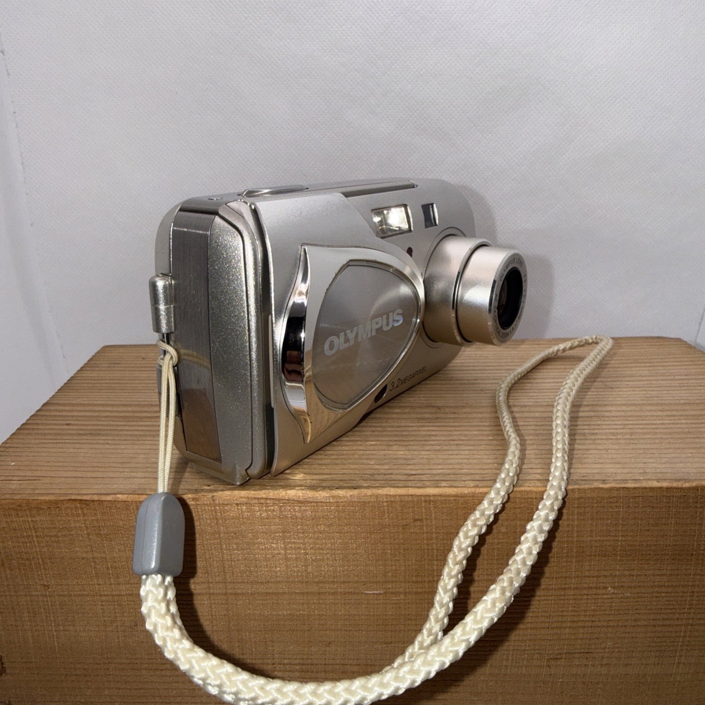 Olympus MJU 400 4MP Digital Camera Boxed Tested + Charger Battery Memory & More