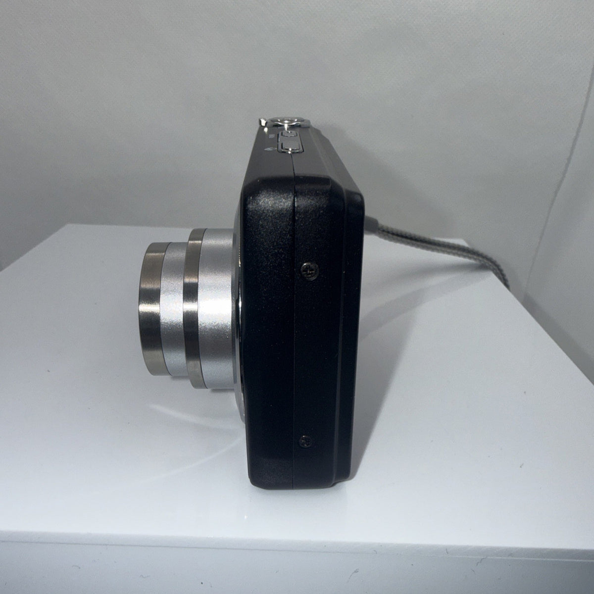 Praktica Luxmedia 10-03 10MP Digital Camera Boxed Tested + Charger Battery 1GB