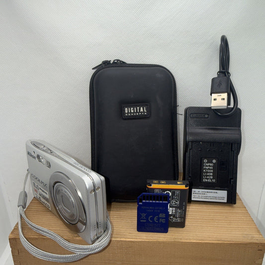 Nikon Coolpix S210 8MP Digital Camera Tested (some dead pixels on screen) Bundle