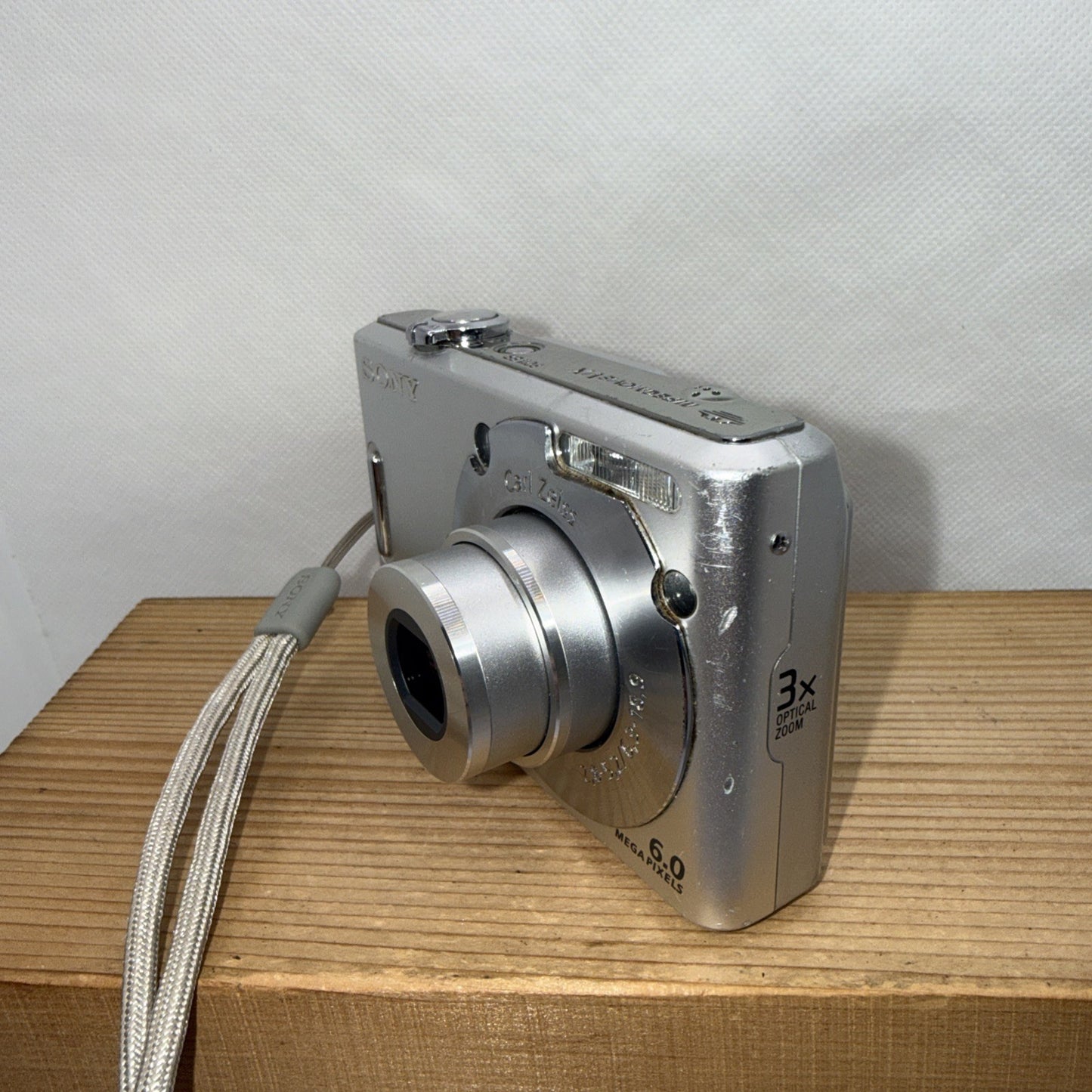 Sony Cyber-shot DSC-W30 6MP Digital Camera Tested + Charger Memory Card & Case