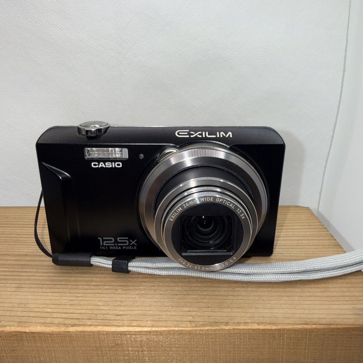 Casio Exilim EX-ZS100 14.1MP Digital Camera Tested Boxed + Charger Battery 4GB