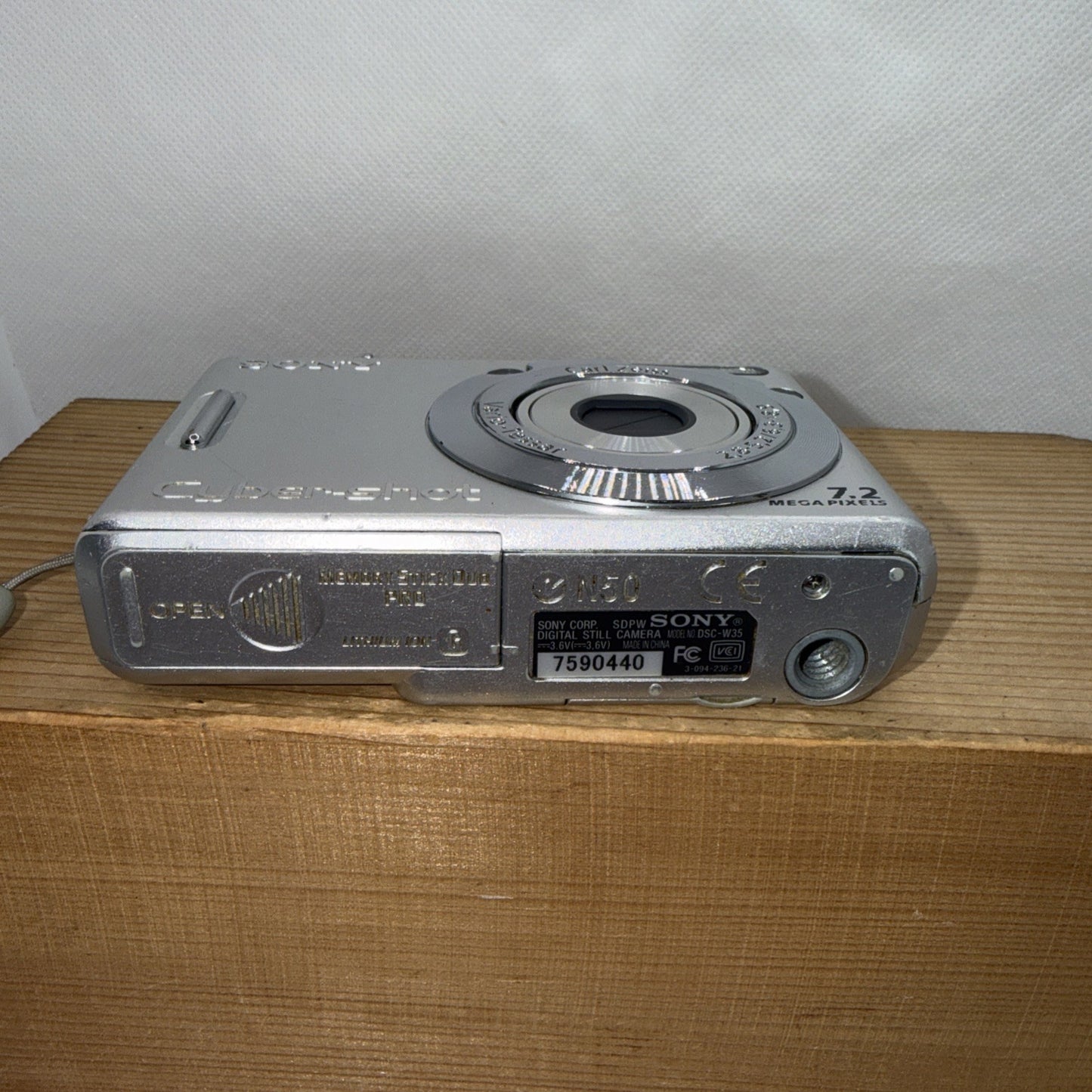 Sony Cybershot DSC-W35 7.2MP Digital Camera Tested + Charger Battery Memory