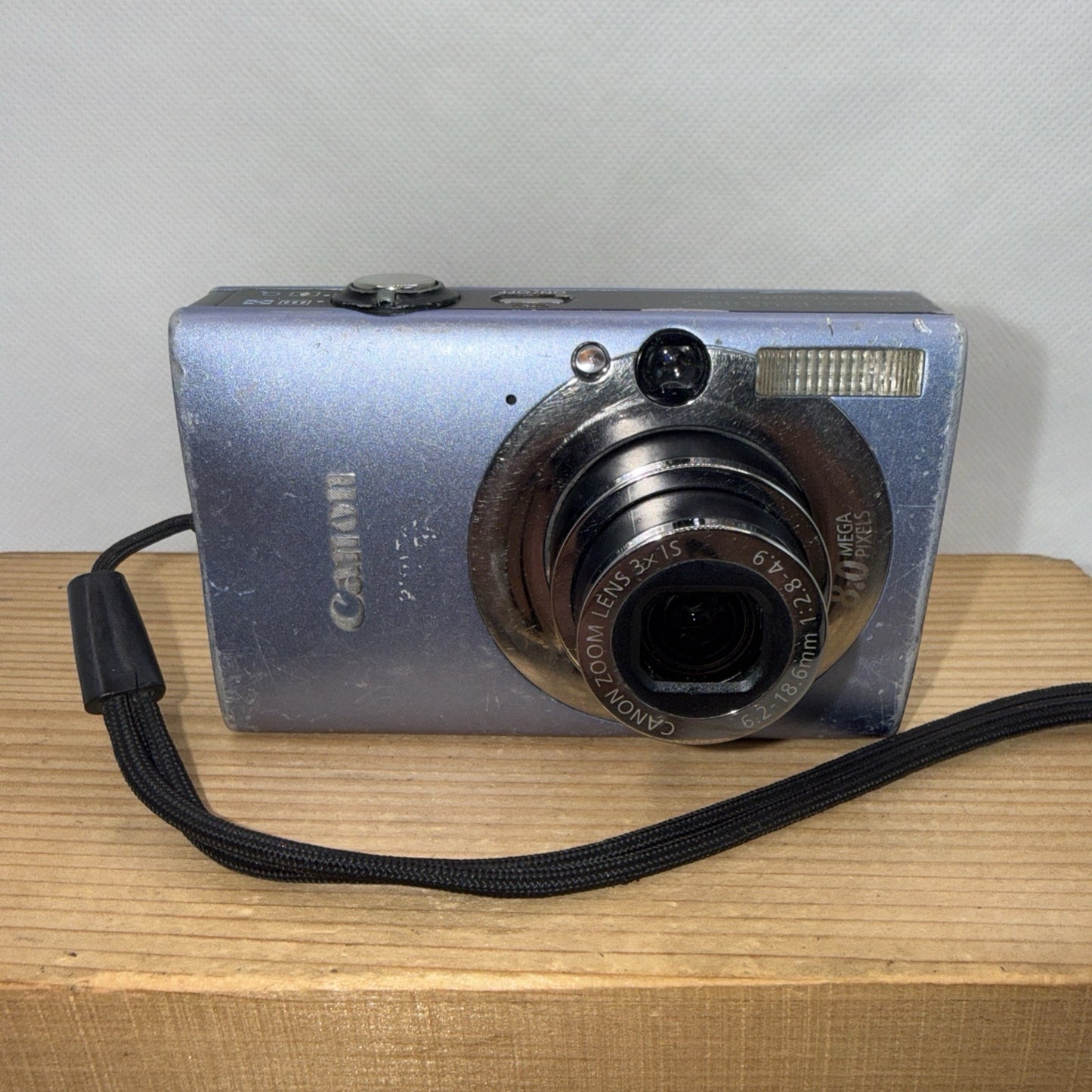 Canon IXUS 82 IS 8MP Digital Camera Tested + Charger Battery 4GB SD Card