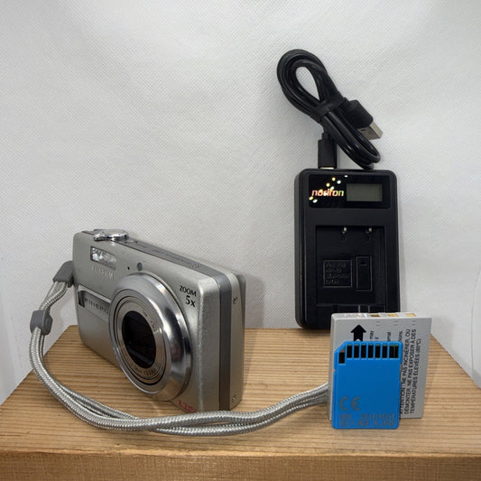 Fujifilm FinePix J Series J50 8.2MP Digital Camera Tested + Charger Battery 4GB